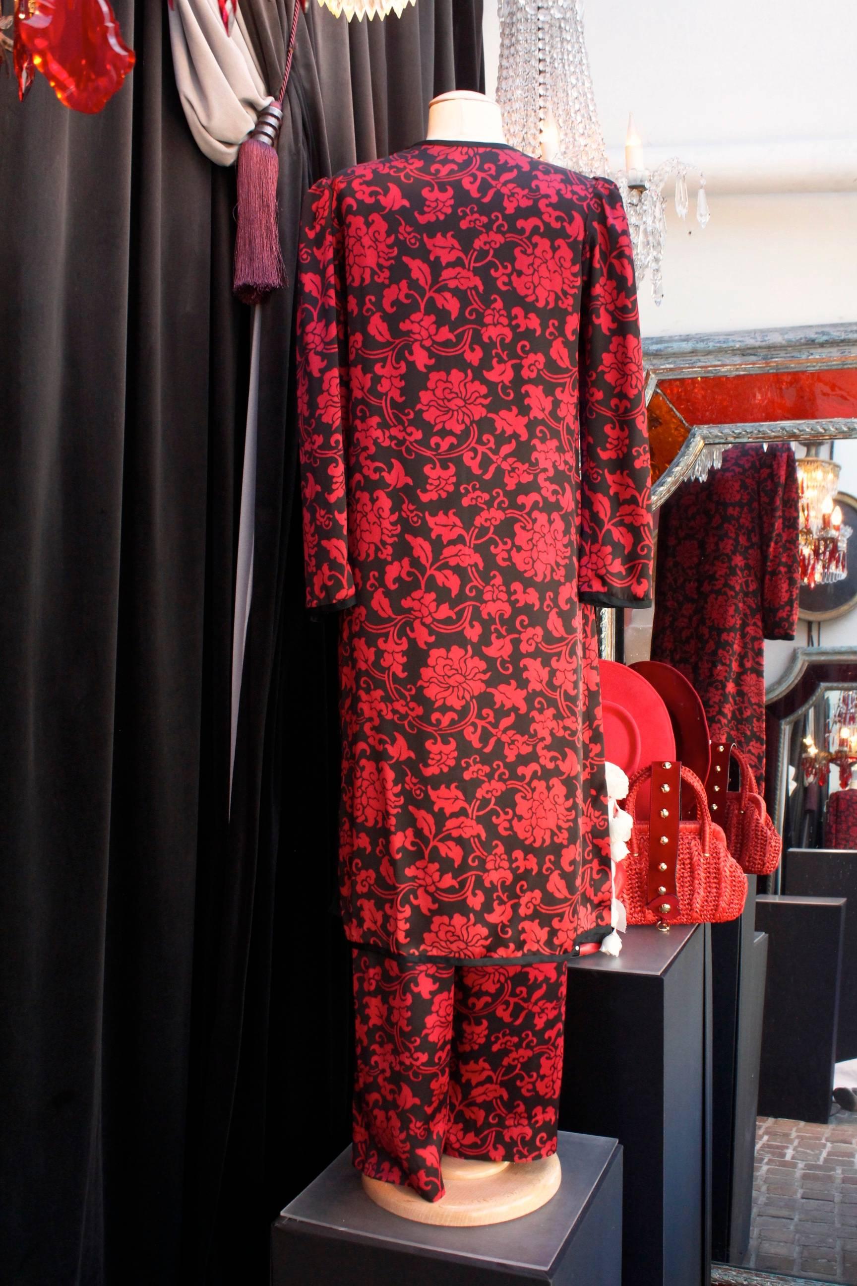 Yves Saint Laurent Rive Gauche red and black satin set, 1970s  In Good Condition In Paris, FR