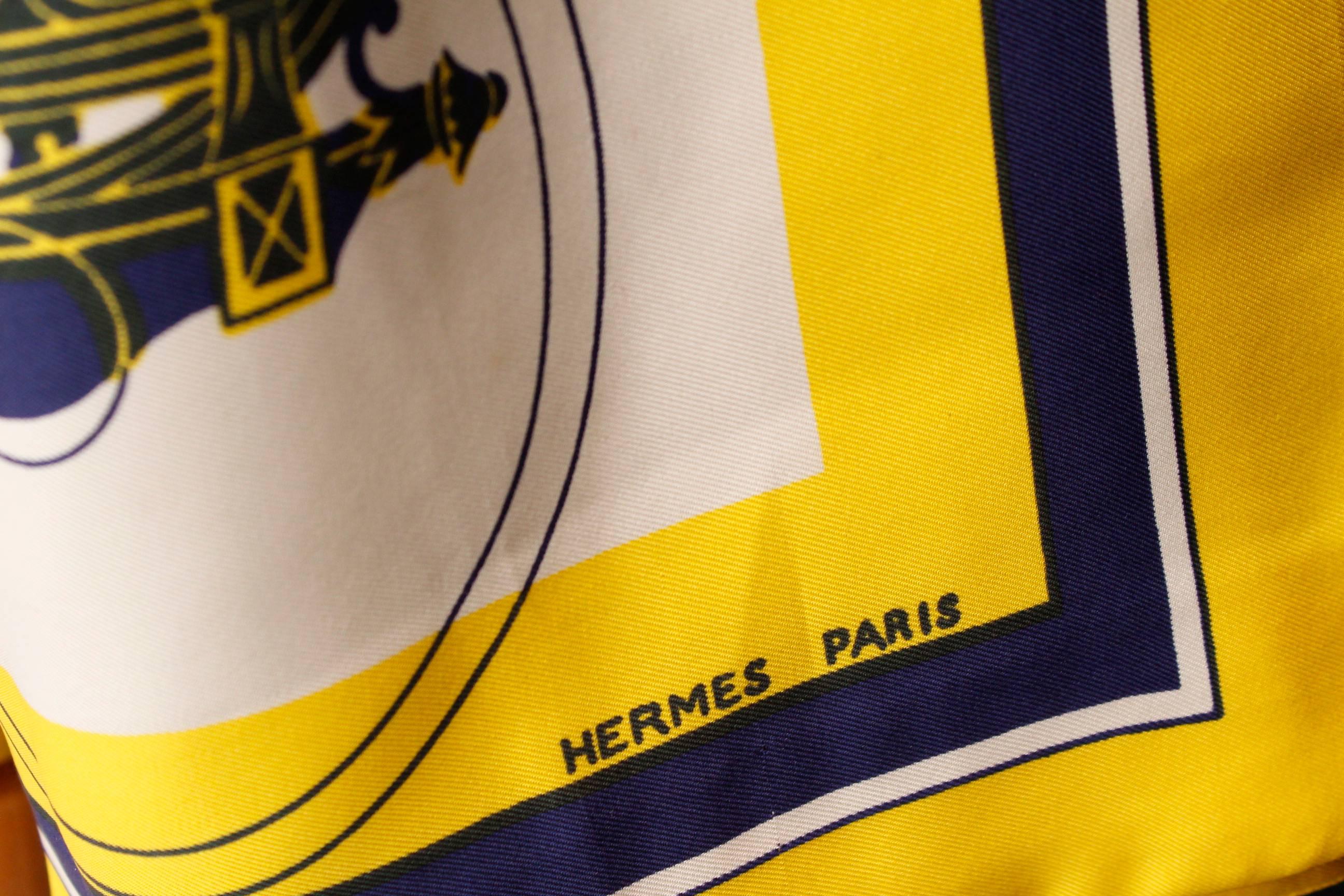 Hermès yellow, blue and white silk Bermuda shorts In Fair Condition For Sale In Paris, FR