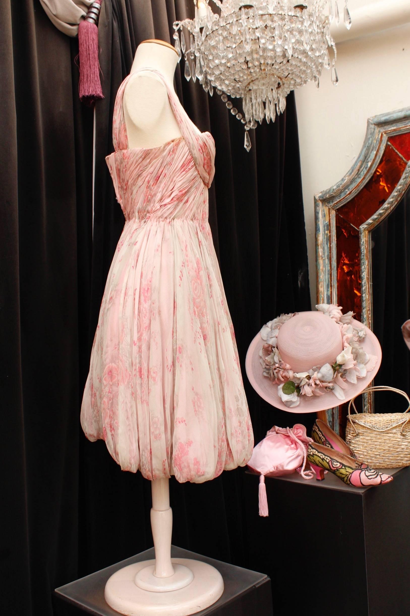 1960s, Carven Haute Couture bustier cocktail dress made of floral silk chiffon In Good Condition In Paris, FR