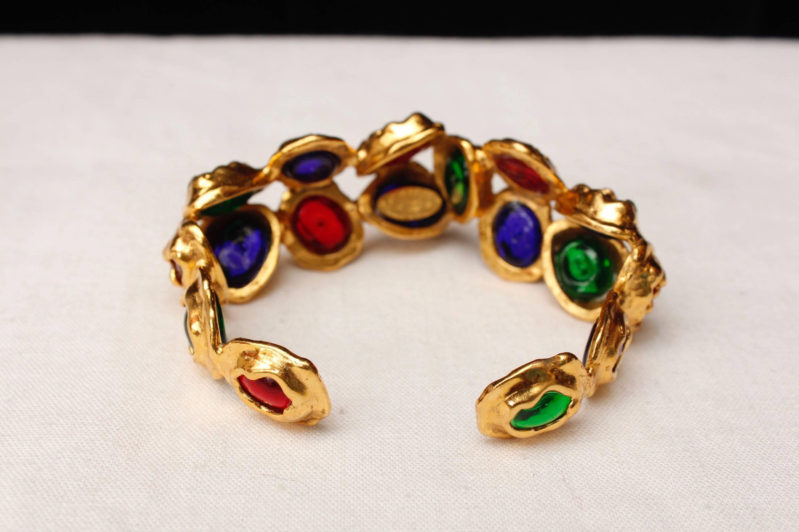 1990s, Chanel gilded metal bangle with glass paste cabochons For Sale 1