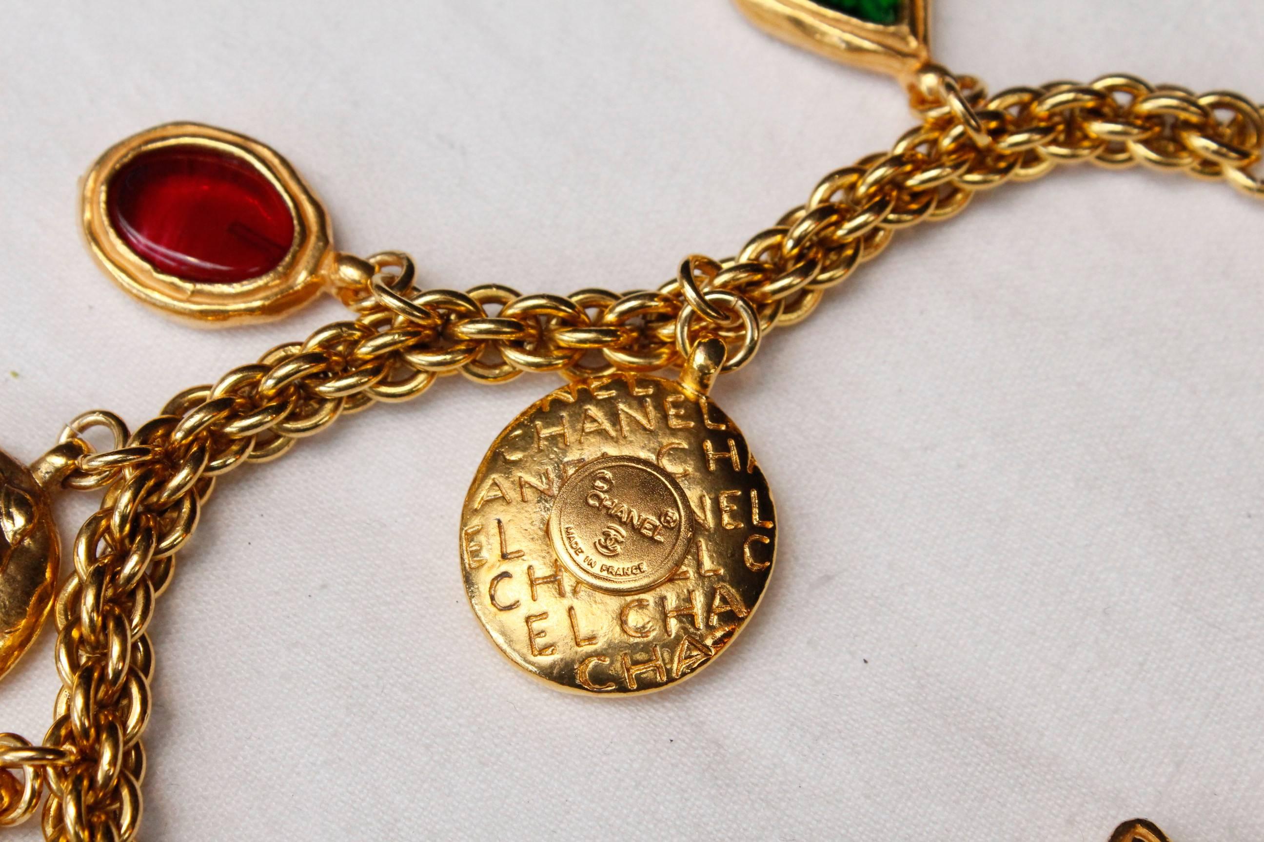 Chanel short gilded metal necklace with medals, 1980s  2