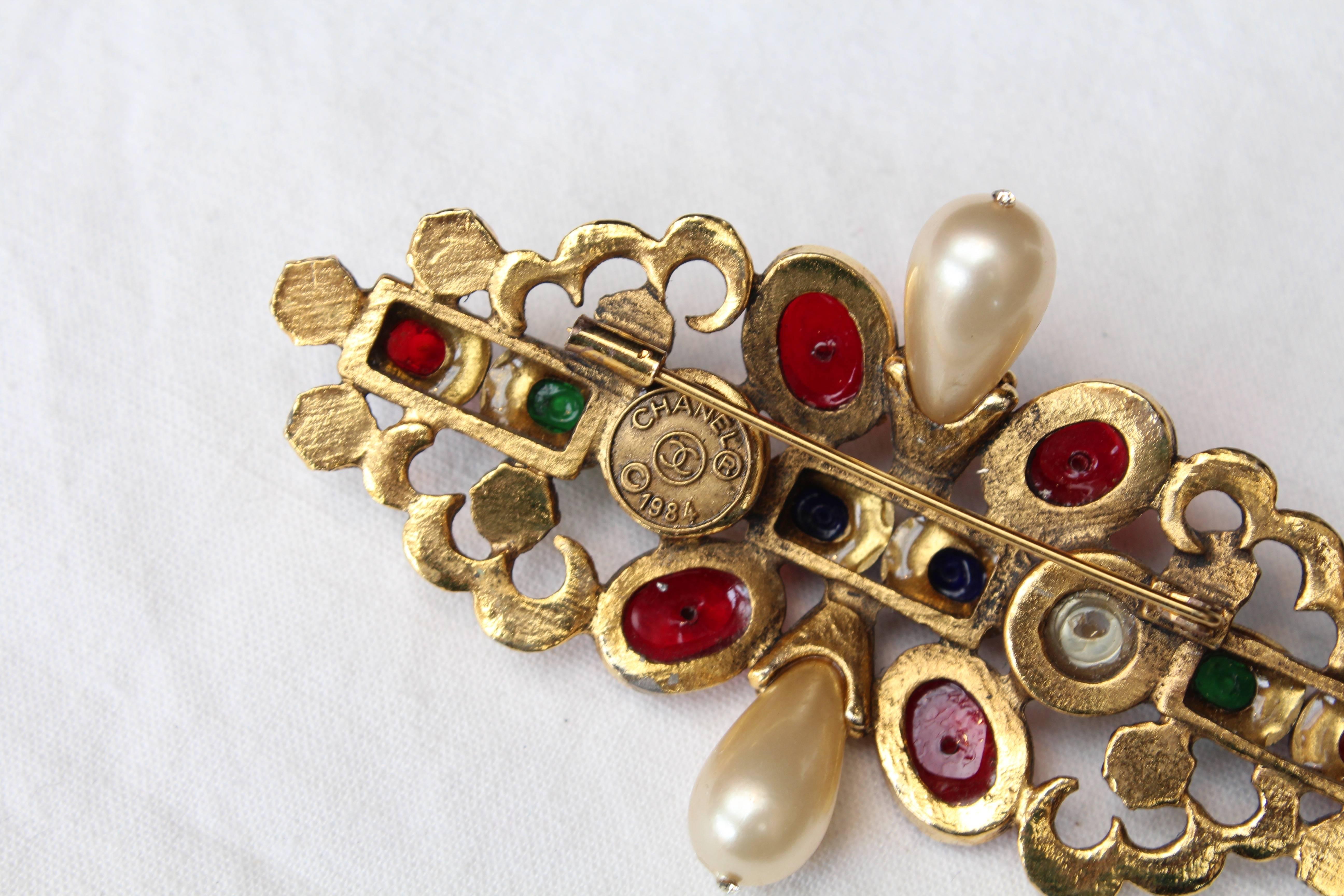 1984 Chanel gilted metal brooche with glass paste cabochons 2