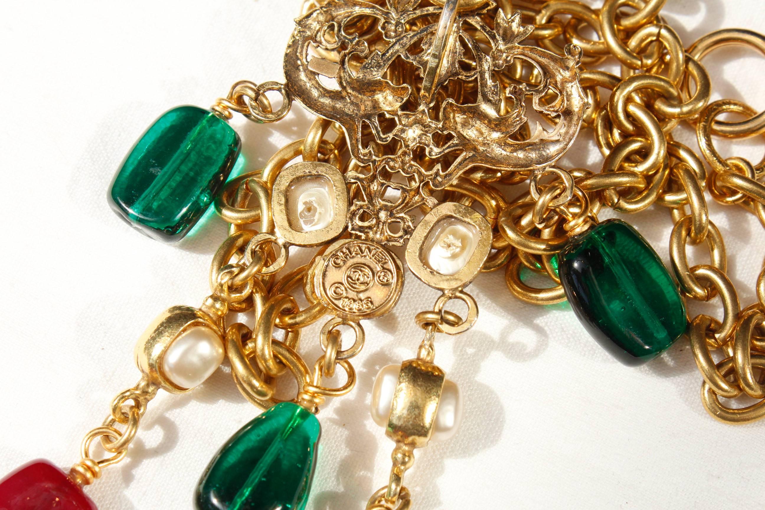 1985 Chanel long necklace with a baroque glass paste pendant 2