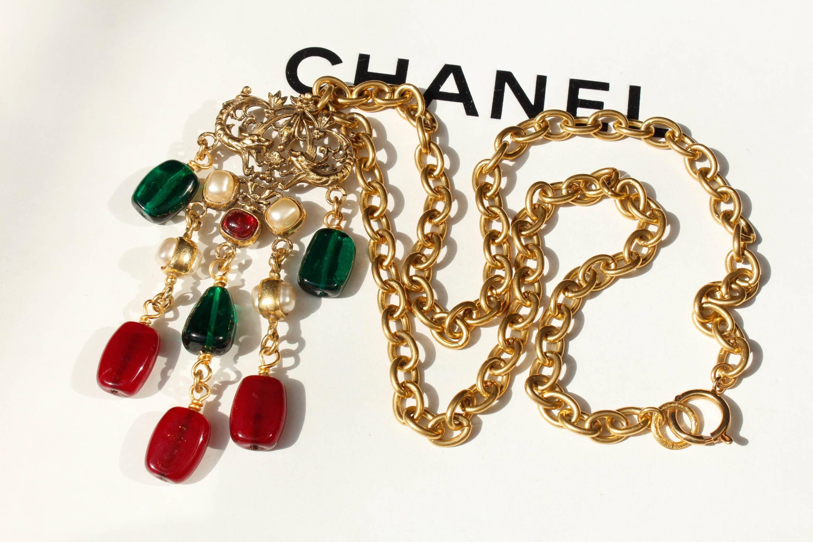Women's 1985 Chanel long necklace with a baroque glass paste pendant