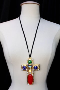 1990s Chanel rare brooch representing a gilted metal cross