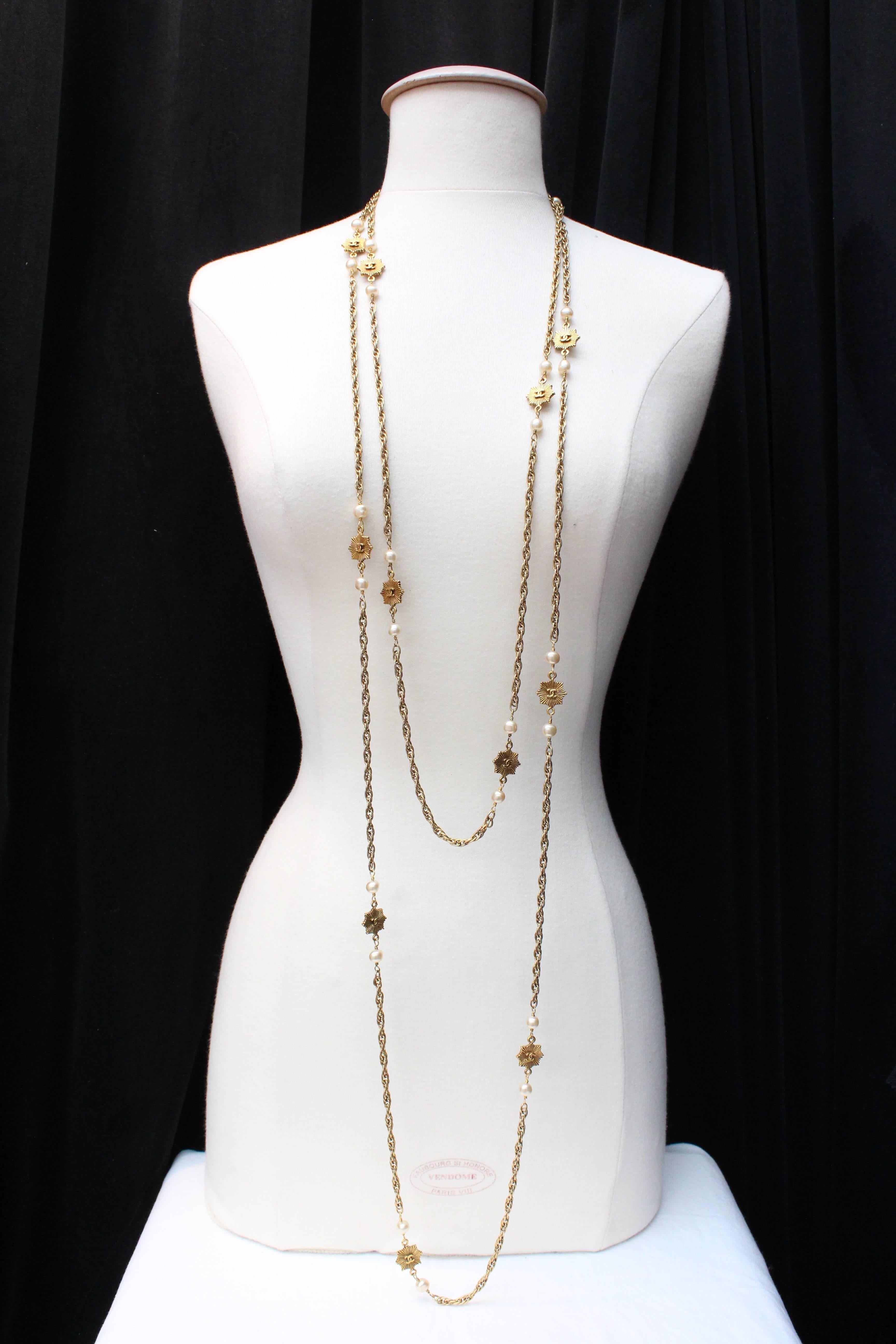 Women's 1984 Chanel gilded metal long sautoir with stars and pearly beads