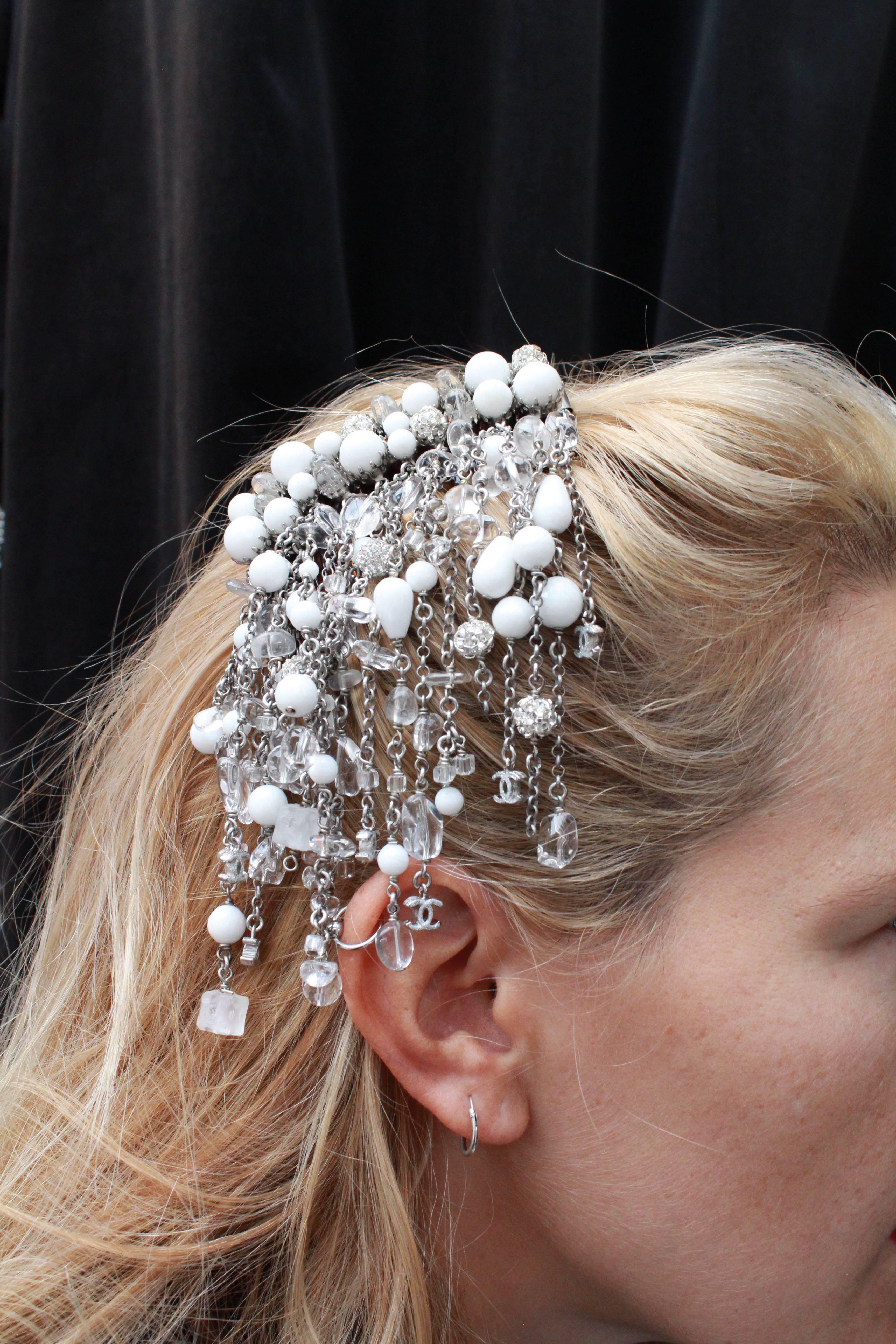 2010s Chanel hair comb embellished with white beads, crystal and rhinestones In Excellent Condition In Paris, FR