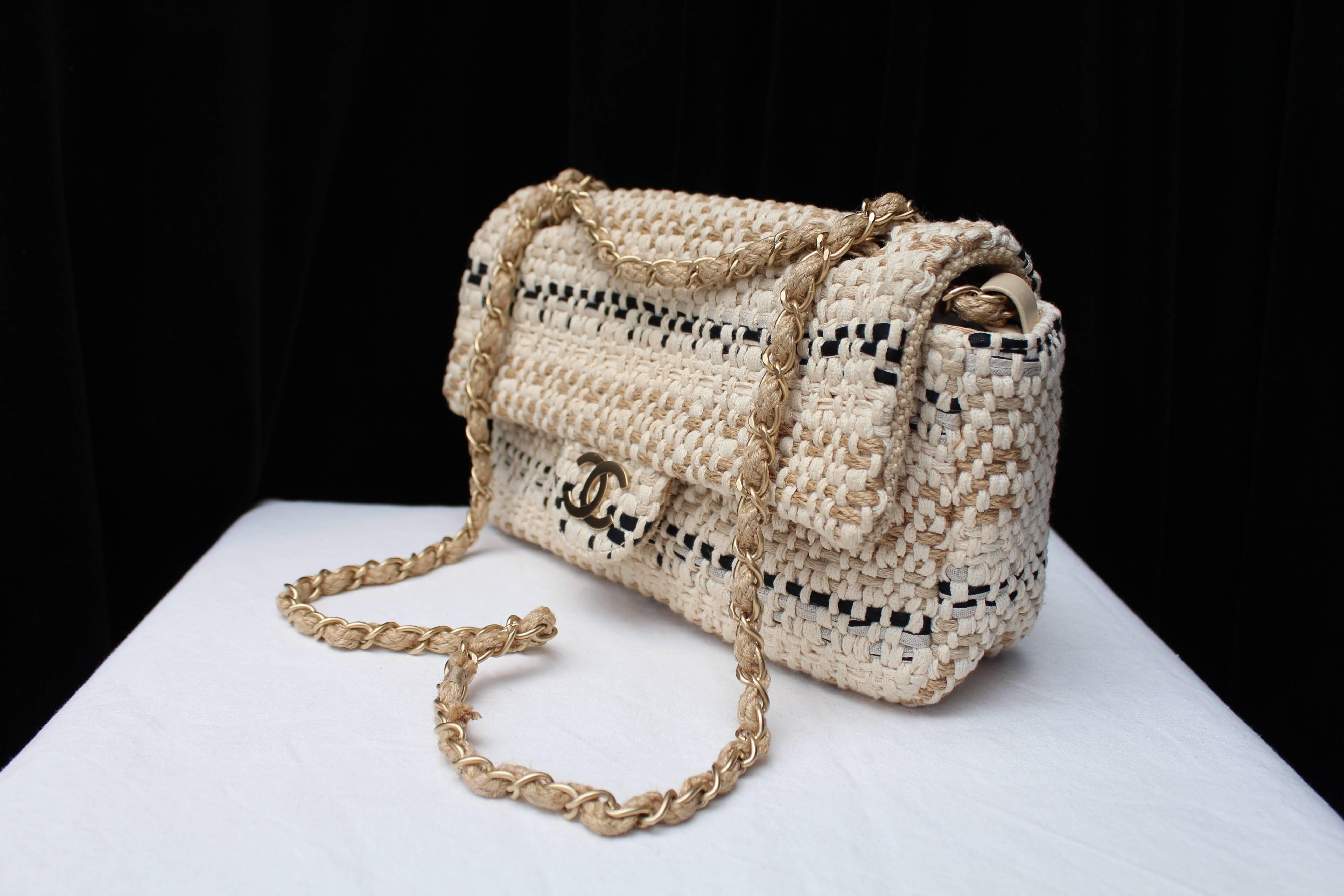 CHANEL (Made in France) Jumbo bag composed of tweed effect woven cotton in a variety of beige and black threads.  It features an adjustable gold tone chain shoulder strap with  interwoven beige cotton  cord. It can be carried on the shoulder or