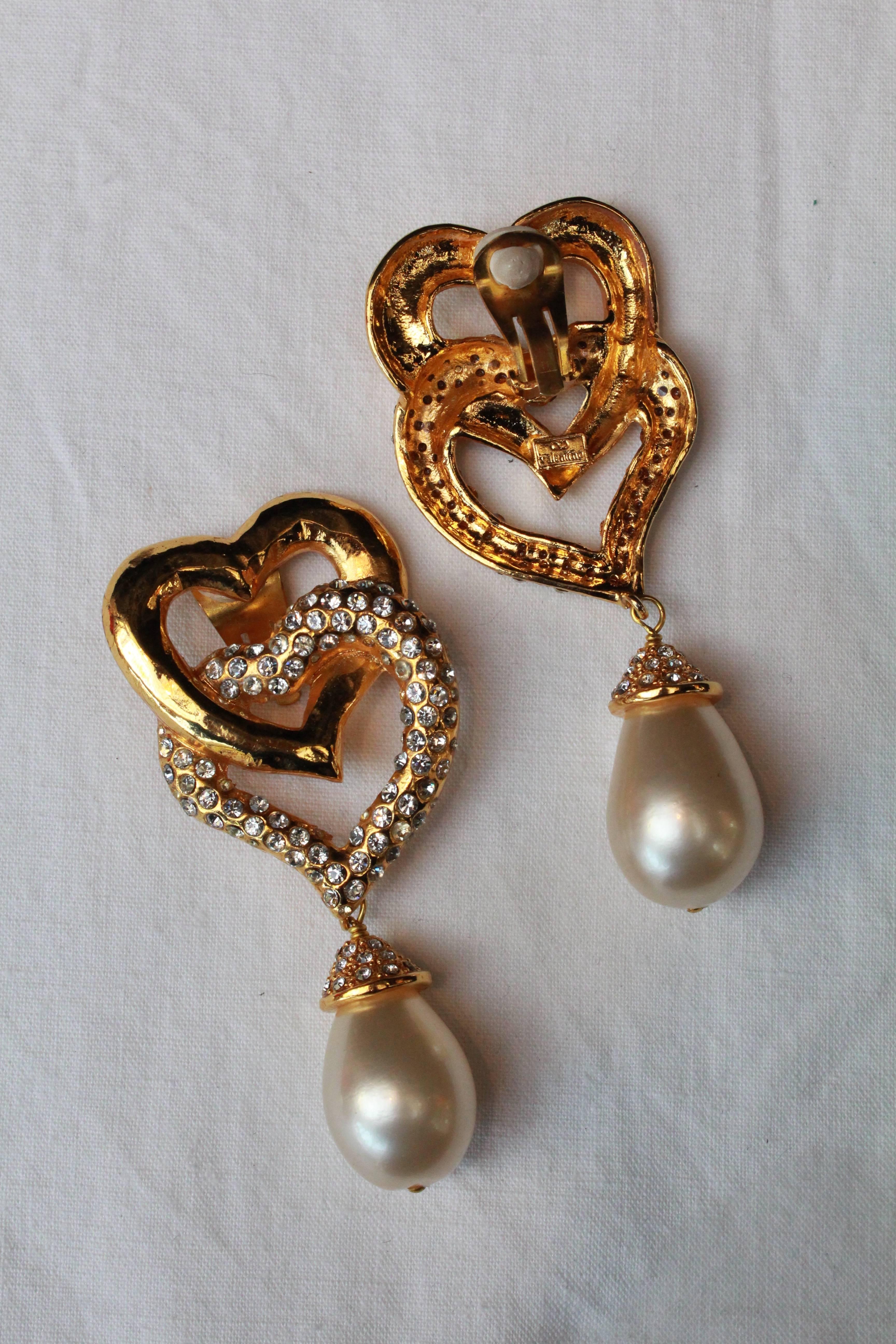 1990s Valentino gilded metal heart earrings with rhinestones In Excellent Condition In Paris, FR