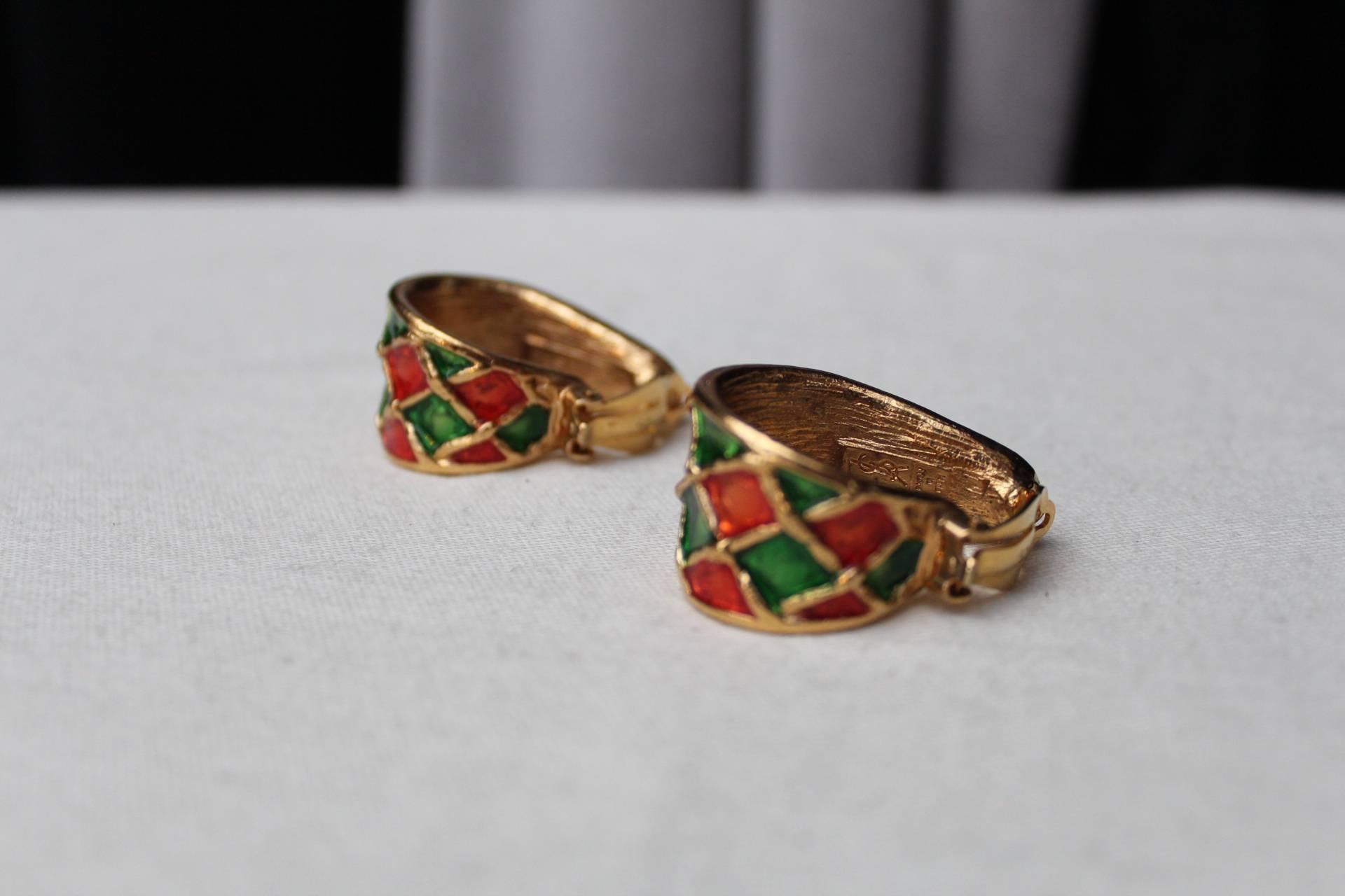 1980s Yves Saint Laurent orange and green half hoop earring In Excellent Condition For Sale In Paris, FR