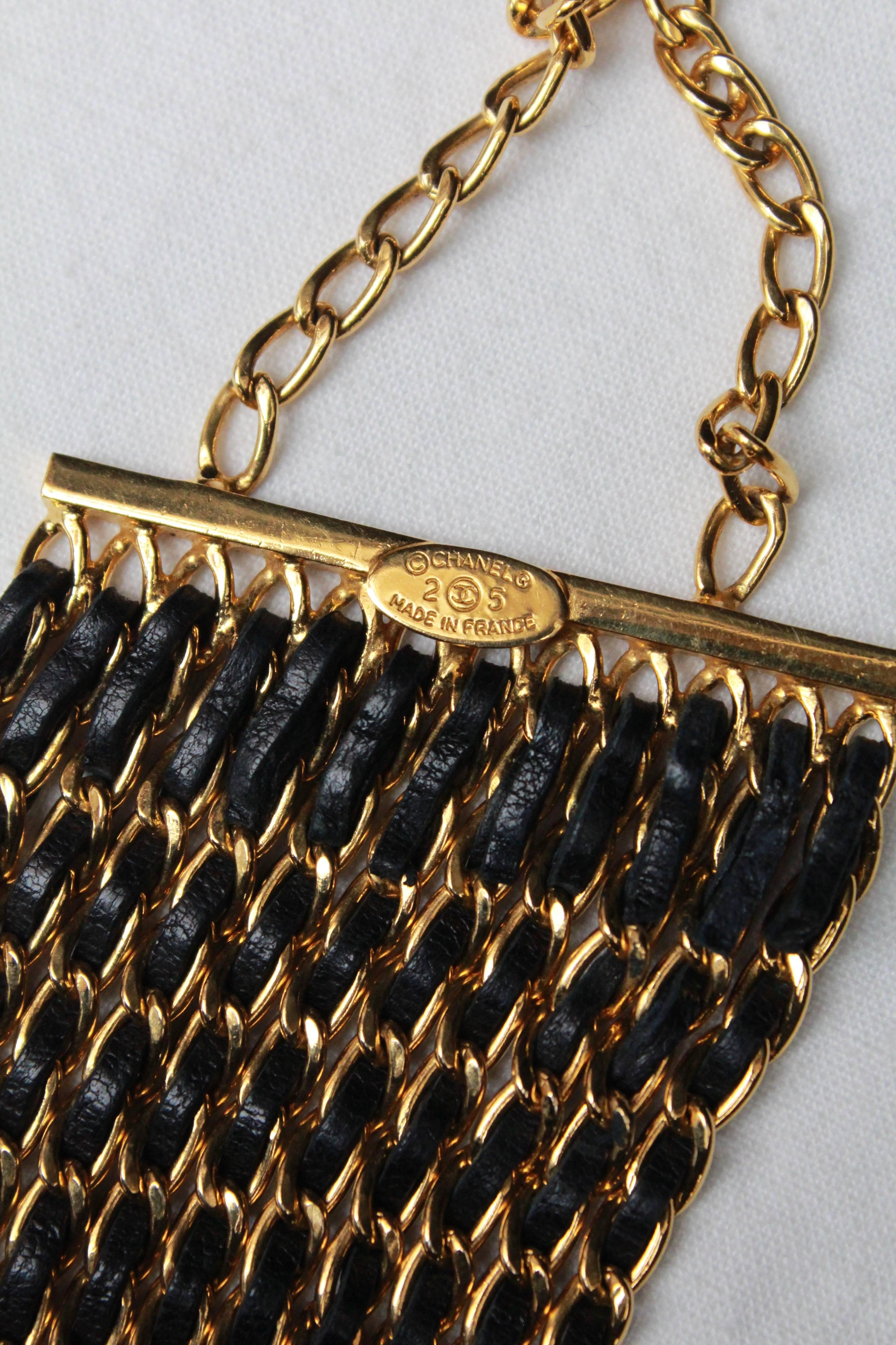 Women's Chanel wide bracelet composed of gilded metal chains with black leather, 1990s 