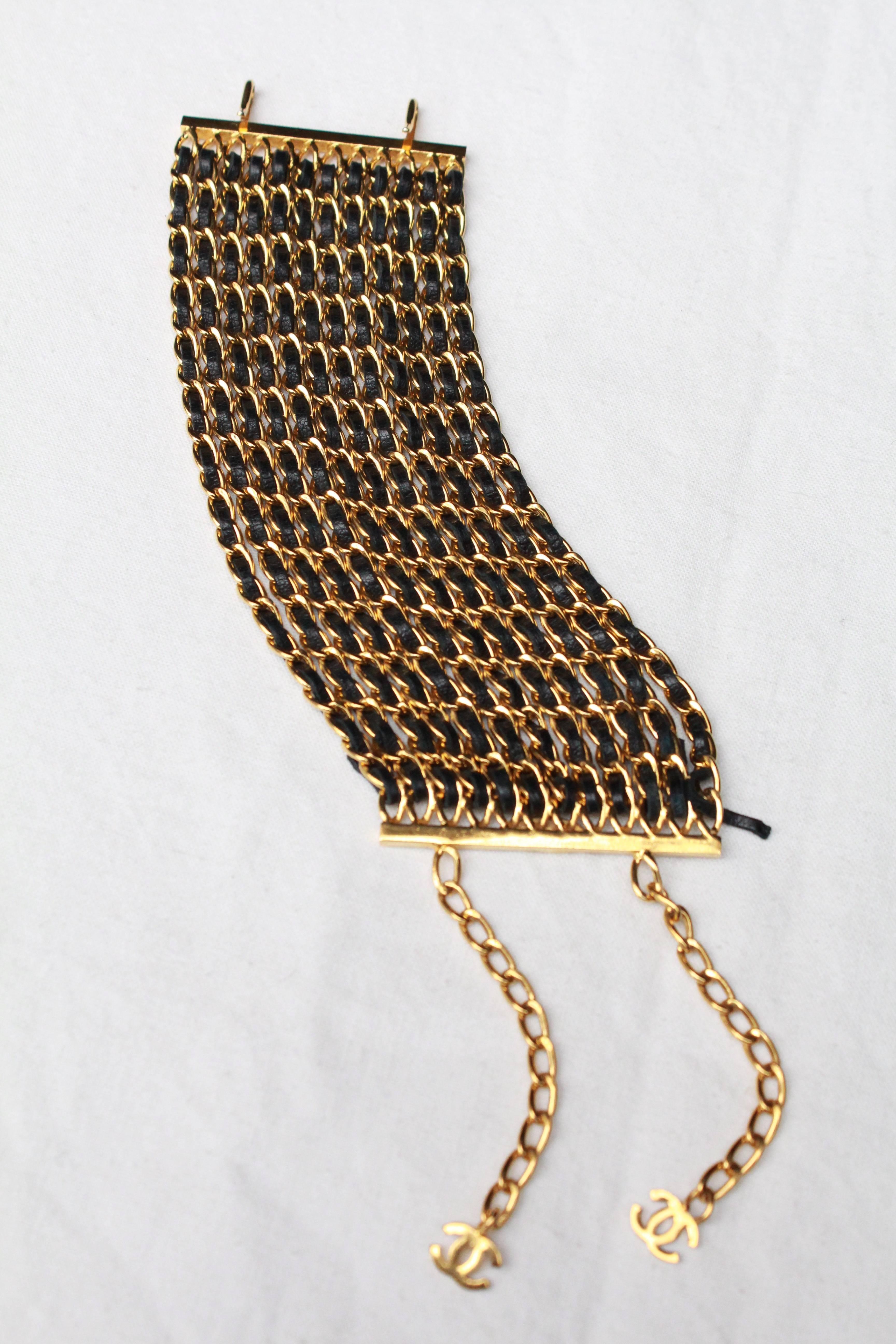 Chanel wide bracelet composed of gilded metal chains with black leather, 1990s  In Excellent Condition In Paris, FR