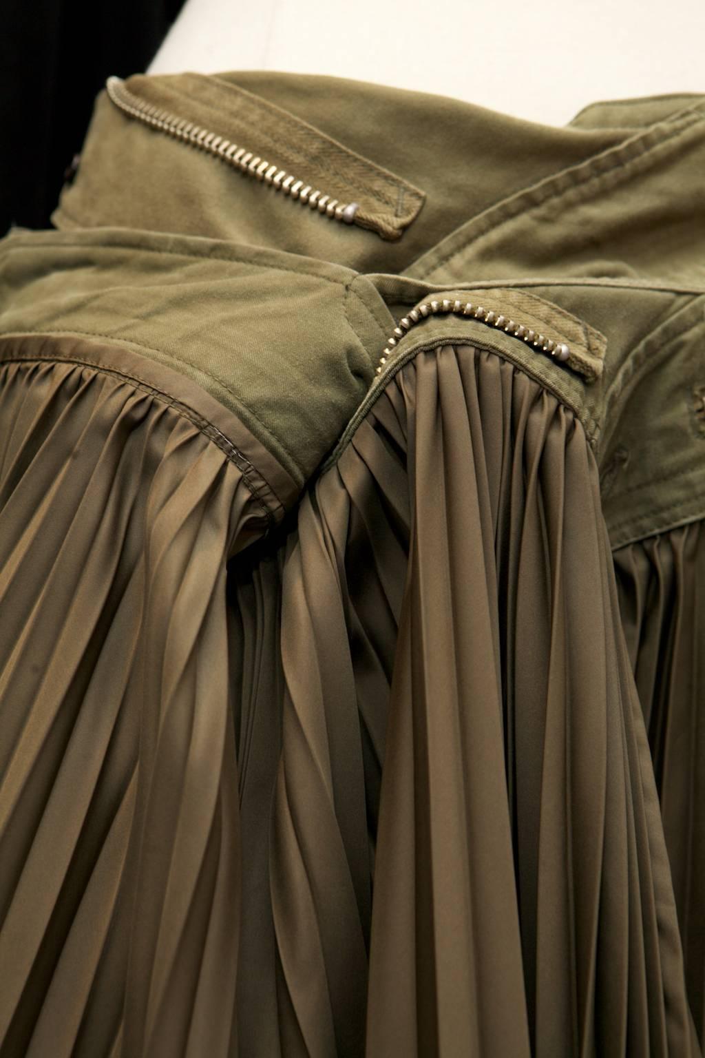 2000s, Junya Watanabe for Comme des Garçons khaki fabric pleated skirt In Excellent Condition For Sale In Paris, FR