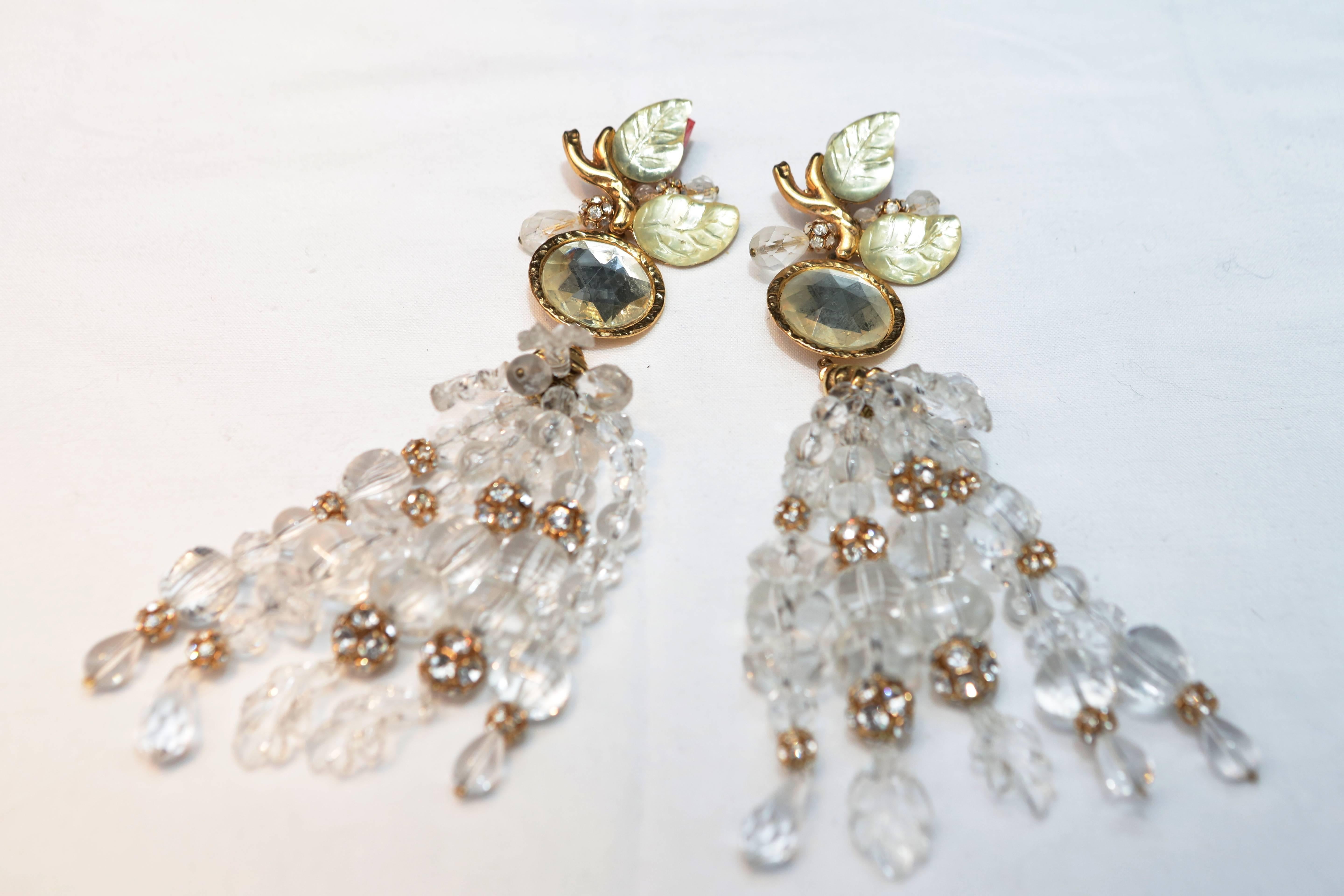 1980s Christian Lacroix Runway clip-on earrings with botanical inspiration In Excellent Condition For Sale In Paris, FR