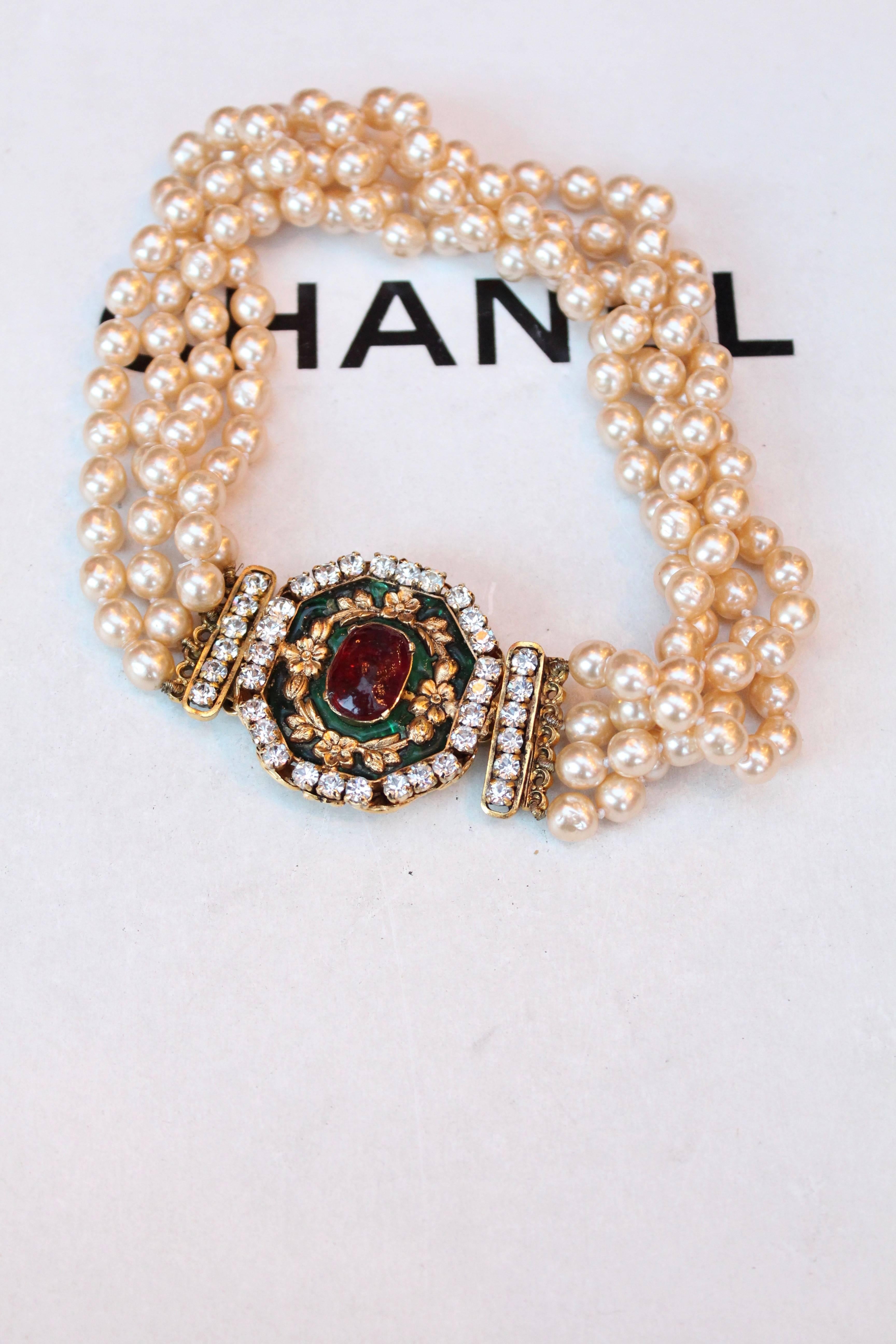 Women's 1980s Chanel exceptional faux-pearl choker with Gripoix clasp closure