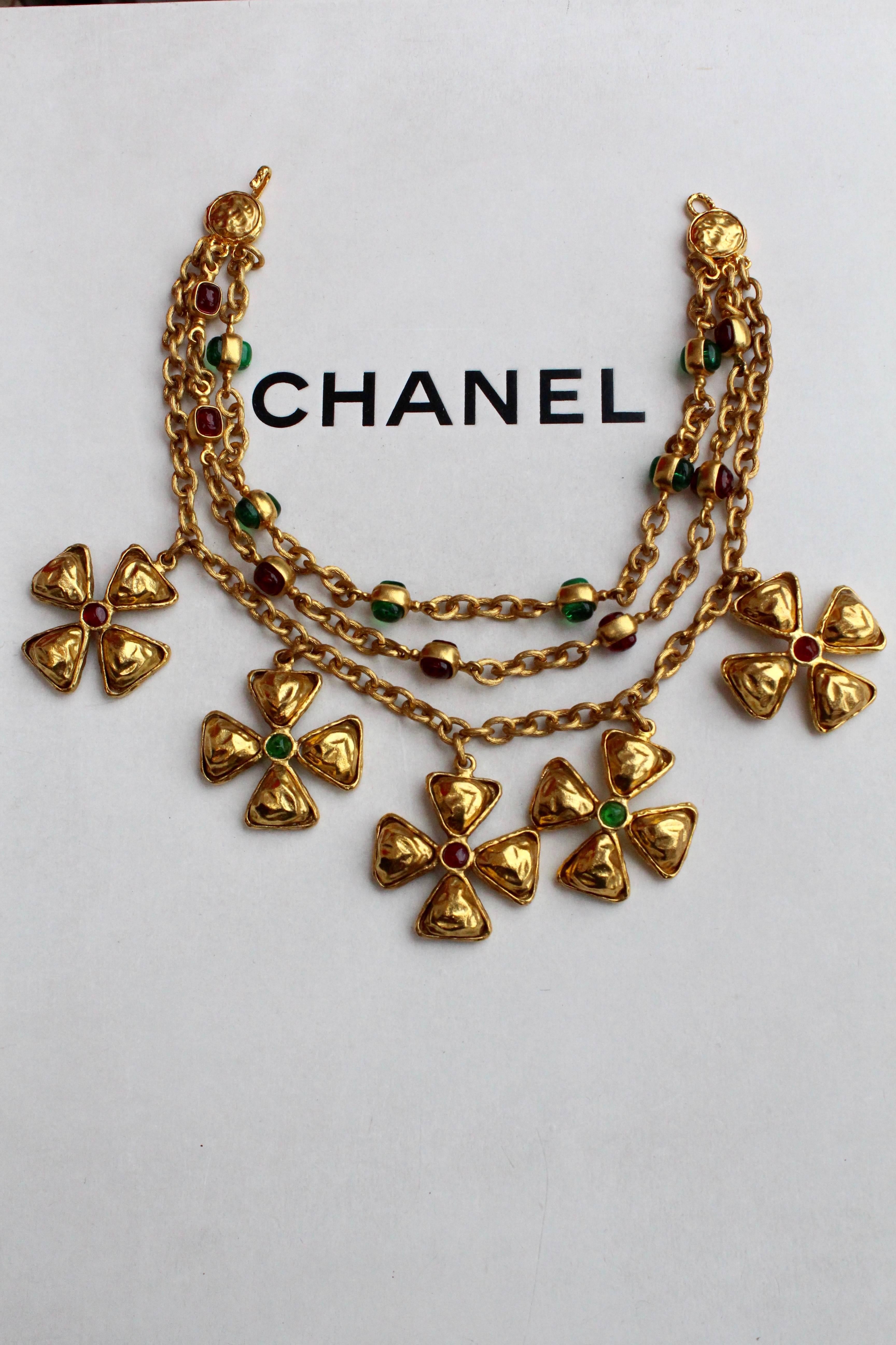 Chanel gilded metal choker with Maltese cross pendants, 1980s In Excellent Condition In Paris, FR
