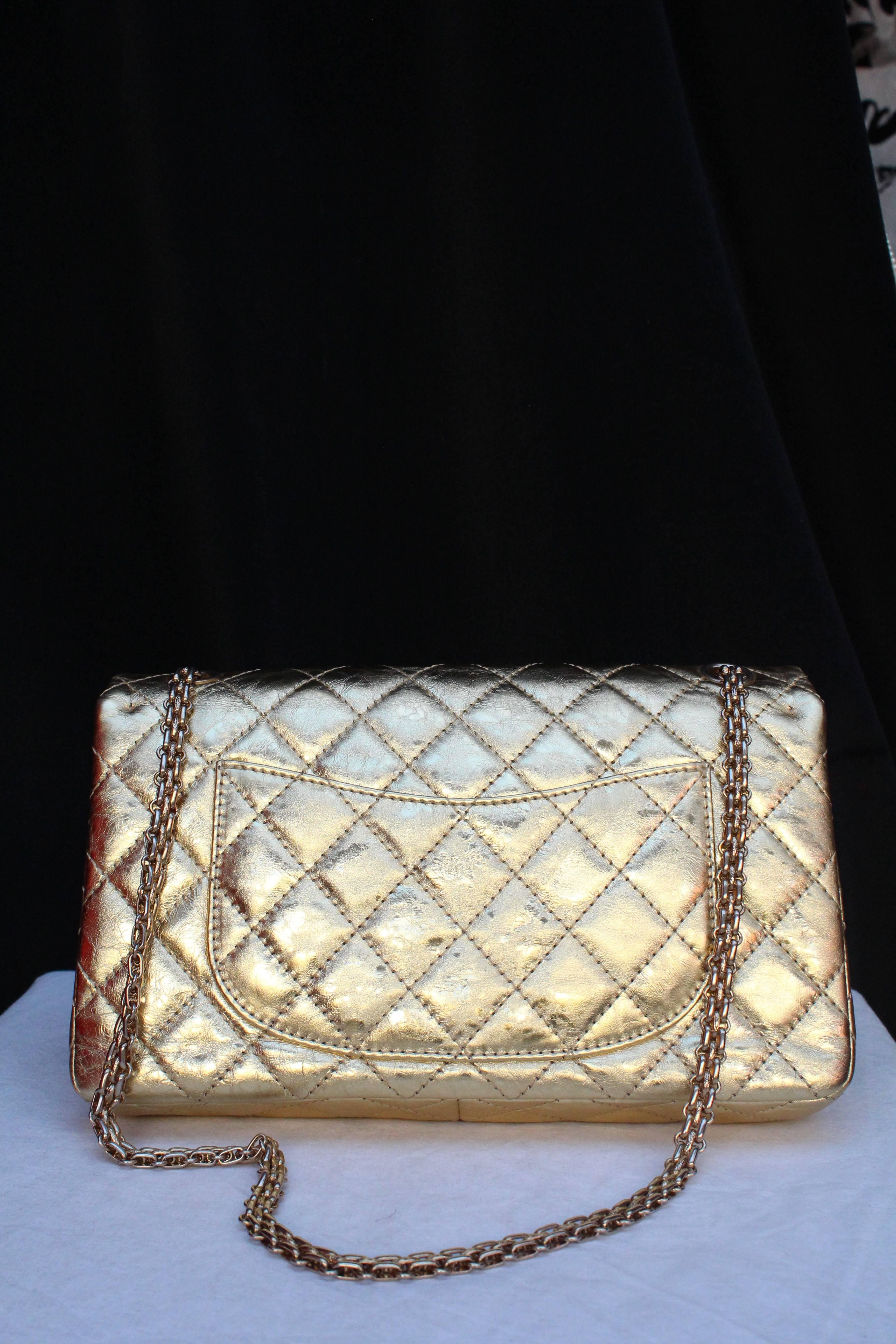 Chanel quilted golden leather bag, 2.55 Model, limited edition In Excellent Condition In Paris, FR