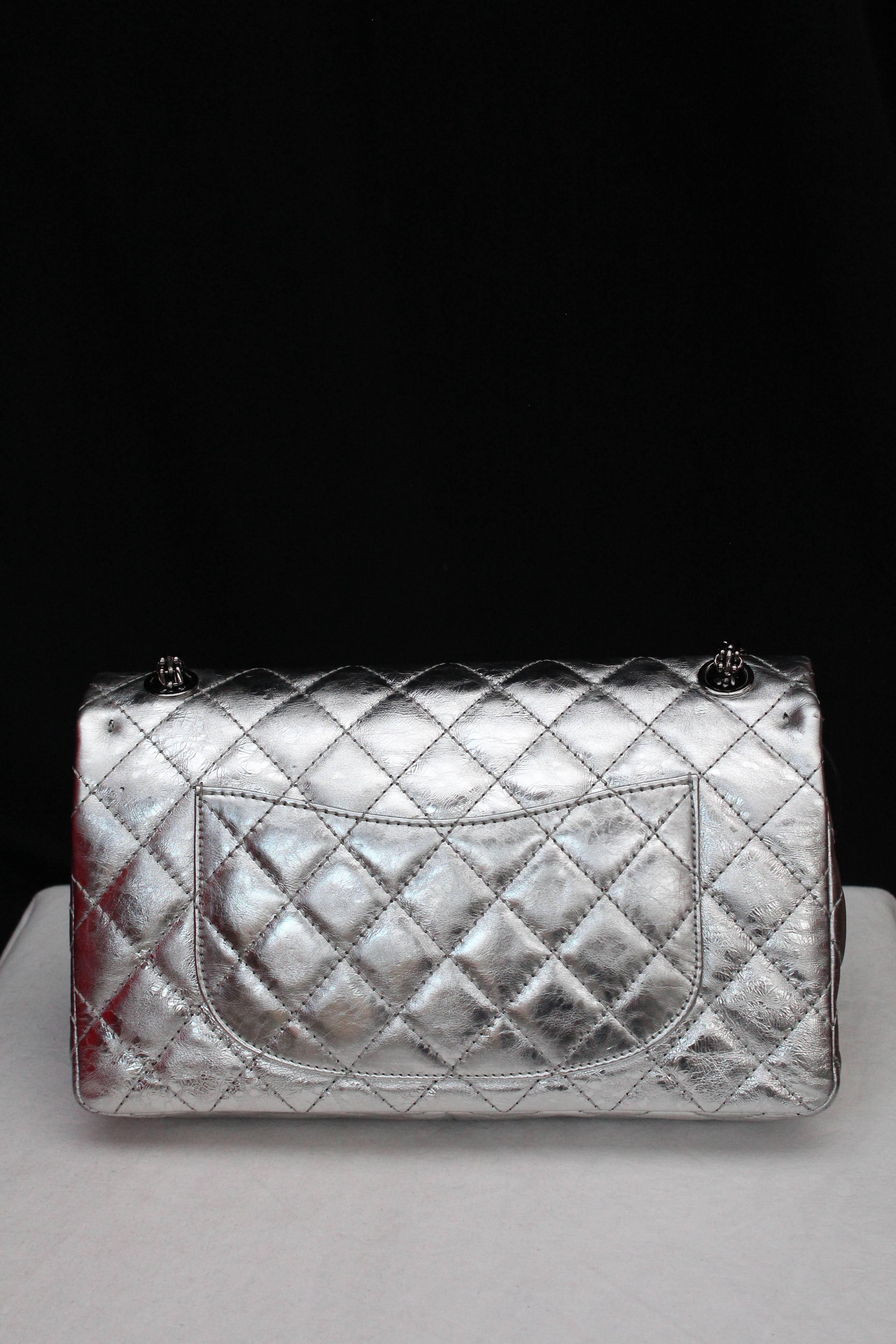 Chanel quilted 2.55 Model limited edition silvery leather bag  In Excellent Condition In Paris, FR