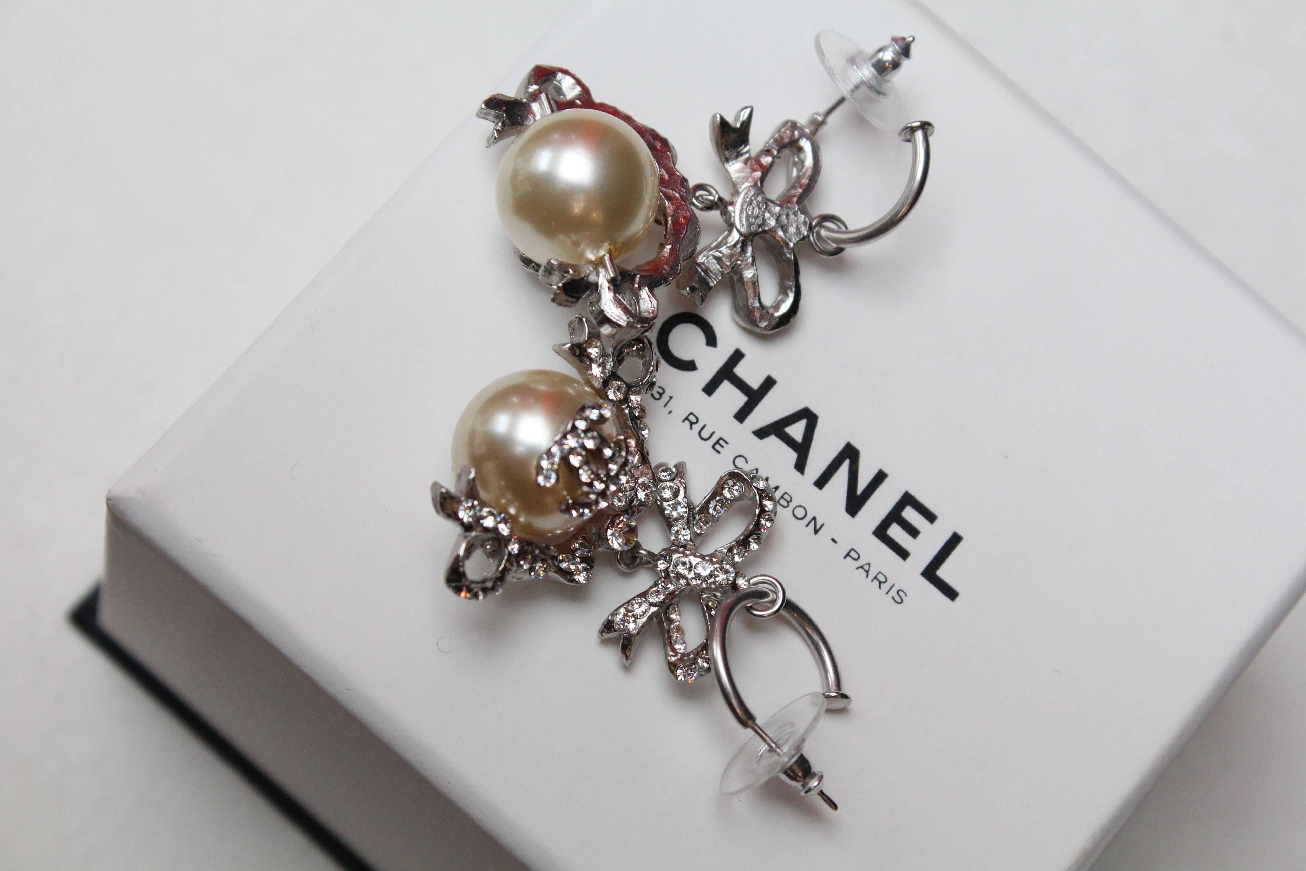 2004 Chanel gorgeous earrings representing a bow paved with rhinestones 2