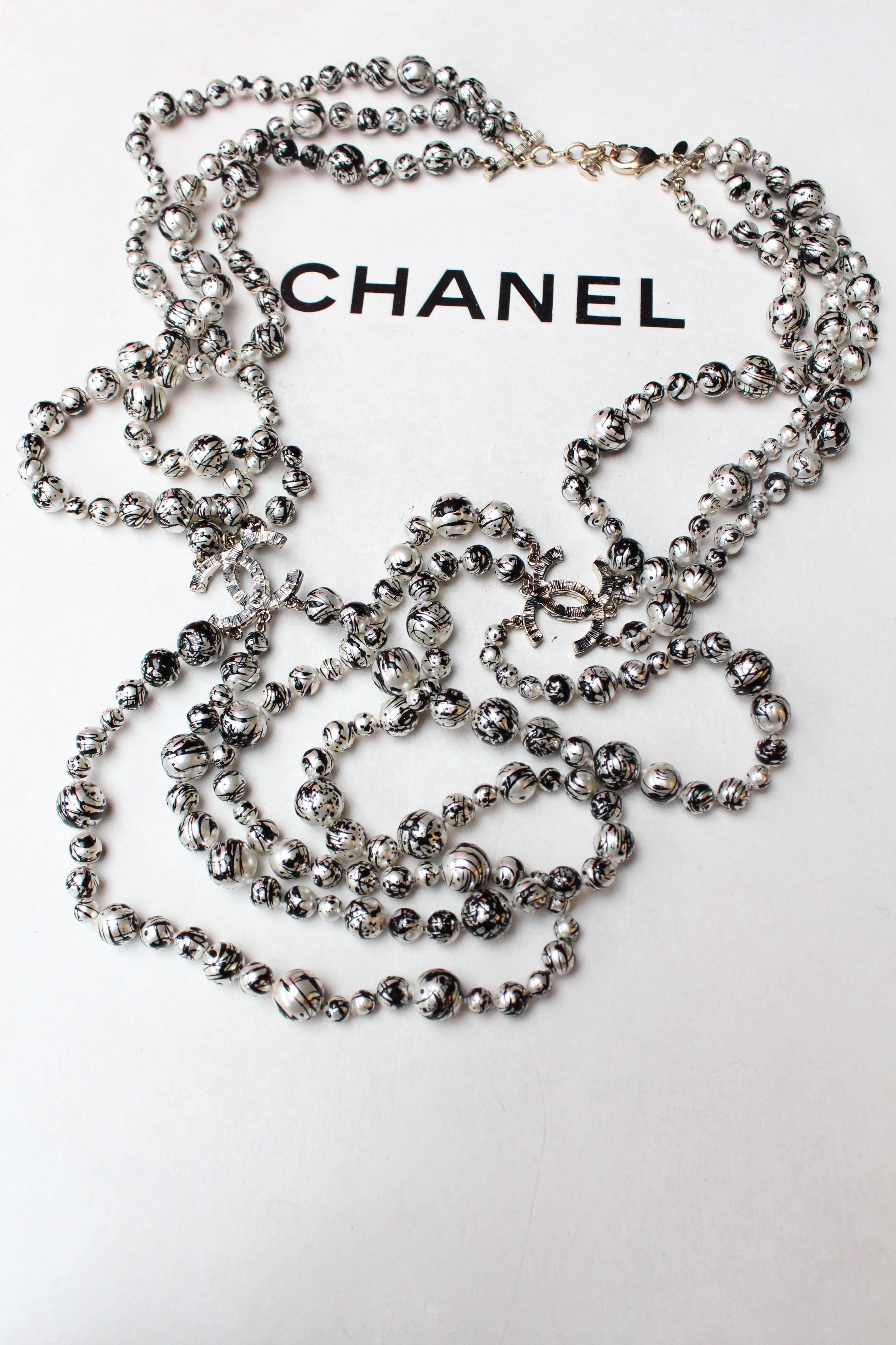 2013 Chanel long multi-strand beads necklace with brush stroke effect In Excellent Condition In Paris, FR