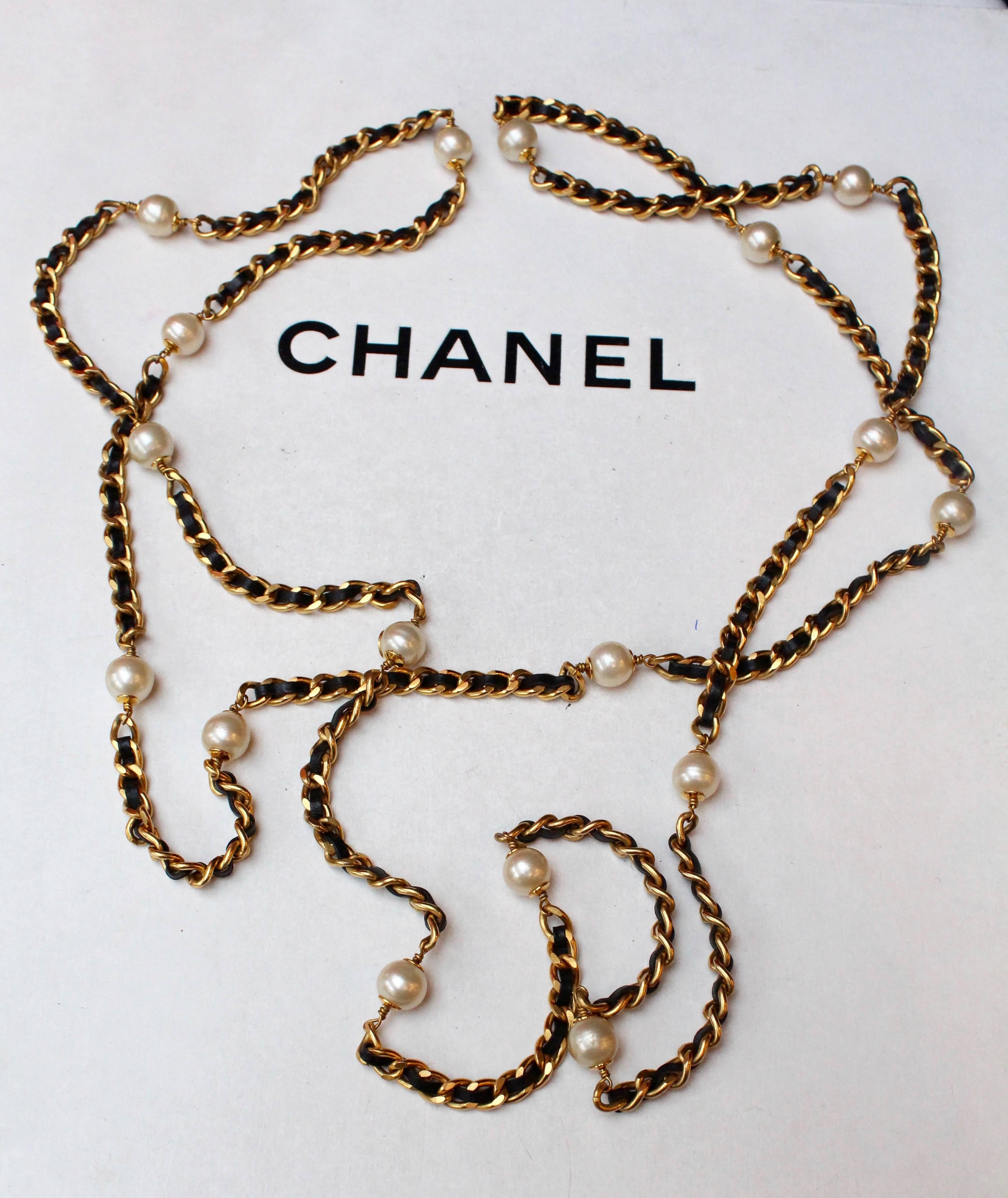 Chanel long chain sautoir composed of black leather and gilded metal chain, 1993 1