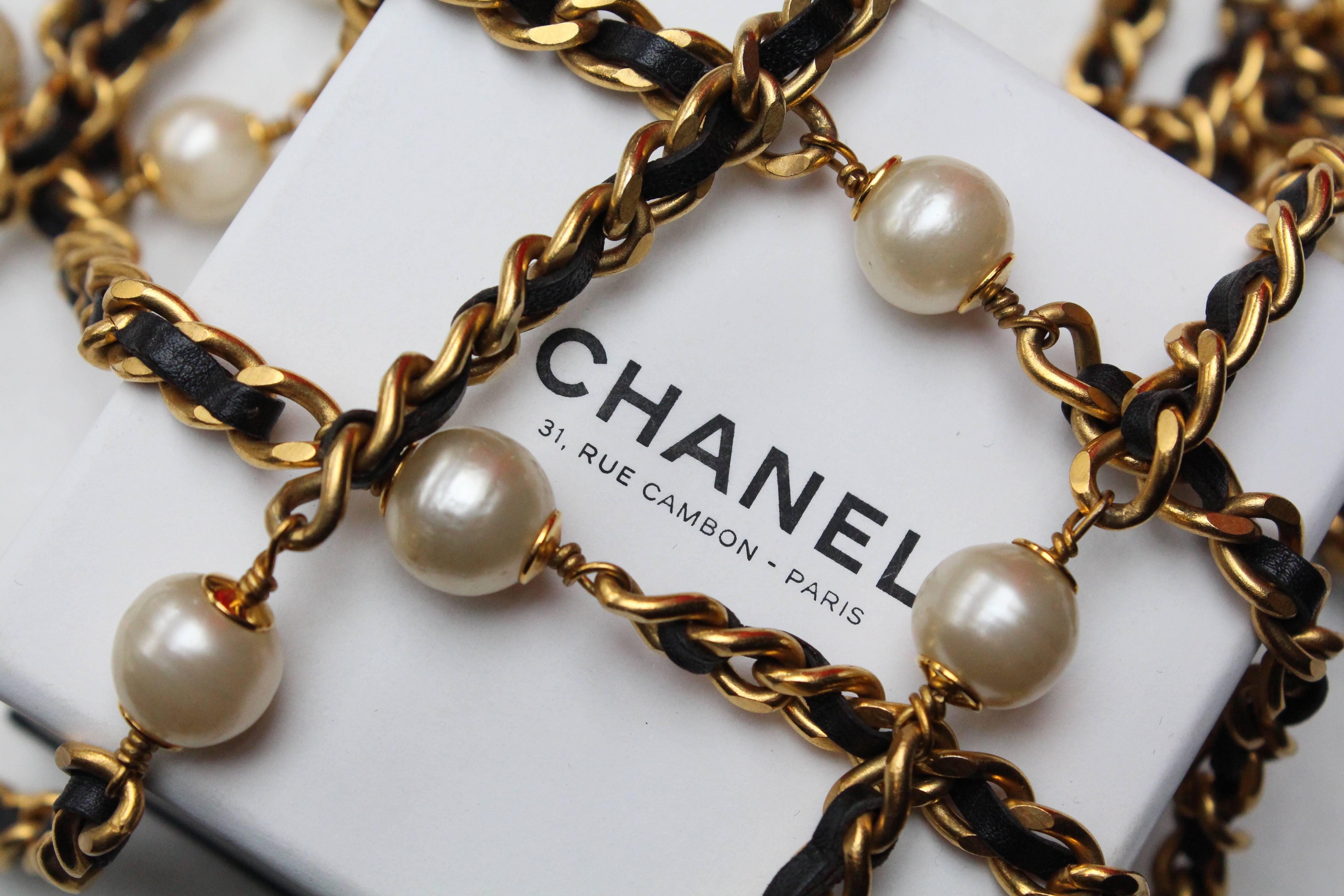 Chanel long chain sautoir composed of black leather and gilded metal chain, 1993 2