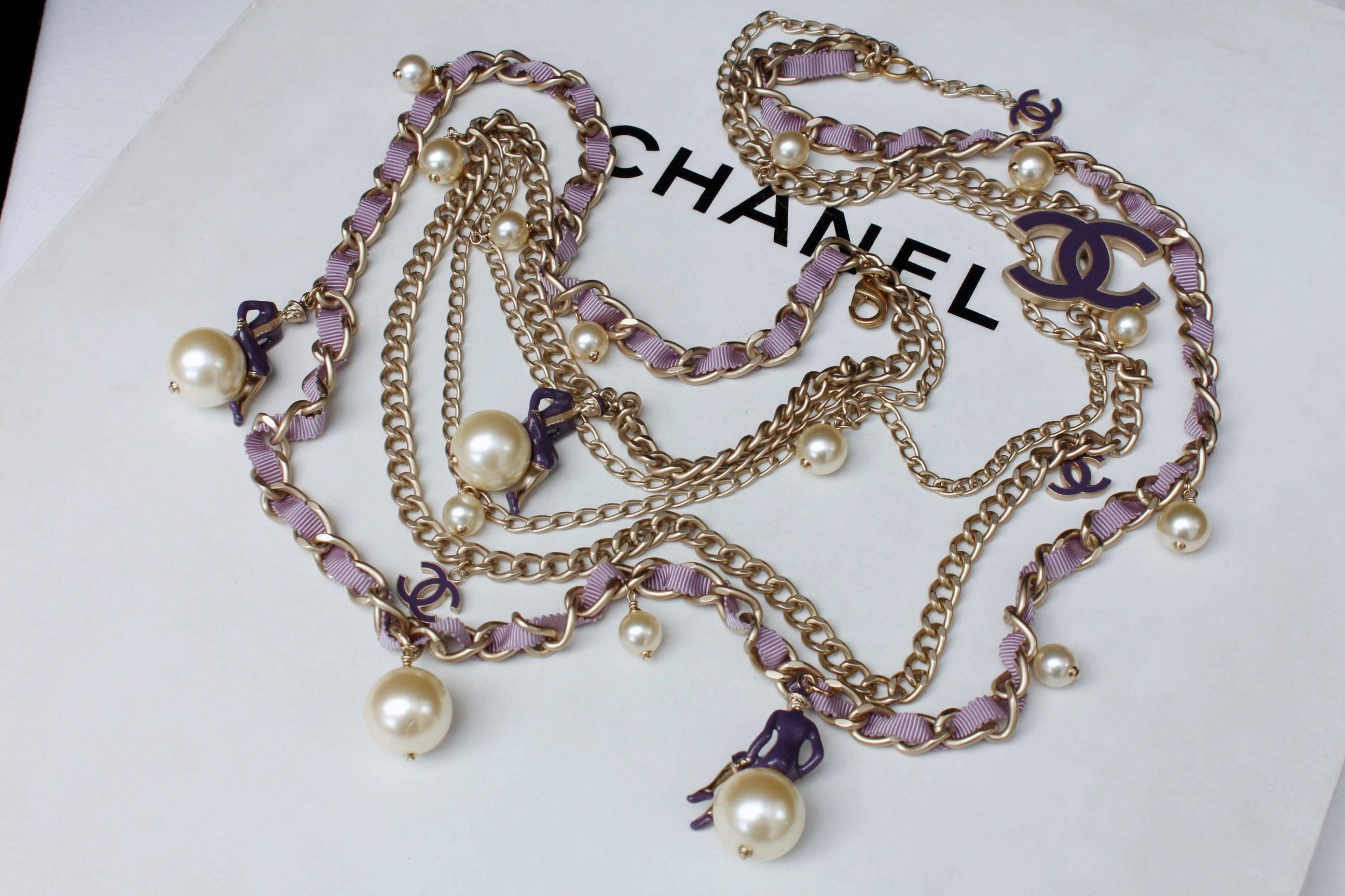 Chanel “Coco sur le monde” multistrand sautoir in silver tone and purple, 2004  In Excellent Condition In Paris, FR