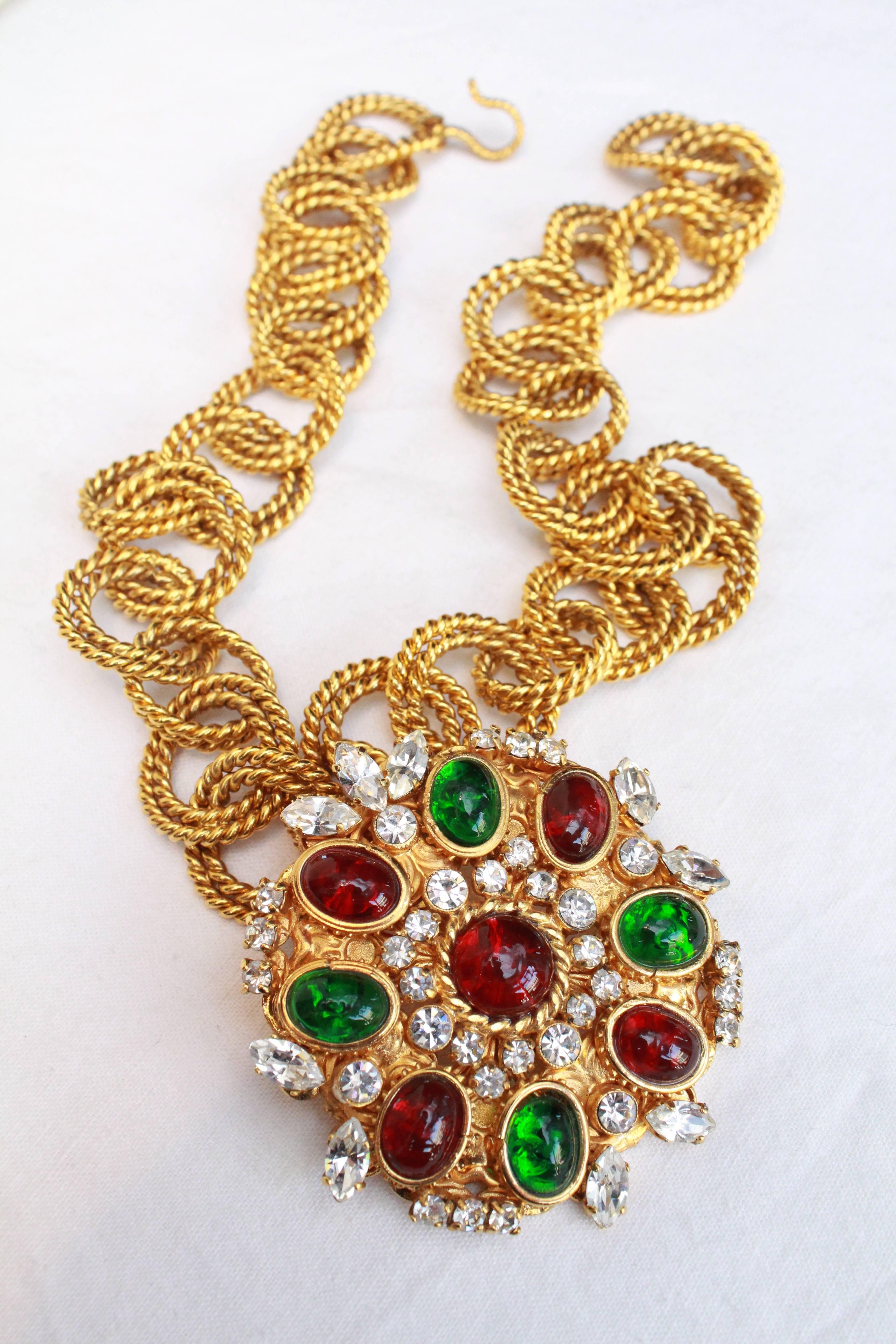 Women's 1990s Chanel gilded metal short necklace composed of large chain and a pendant