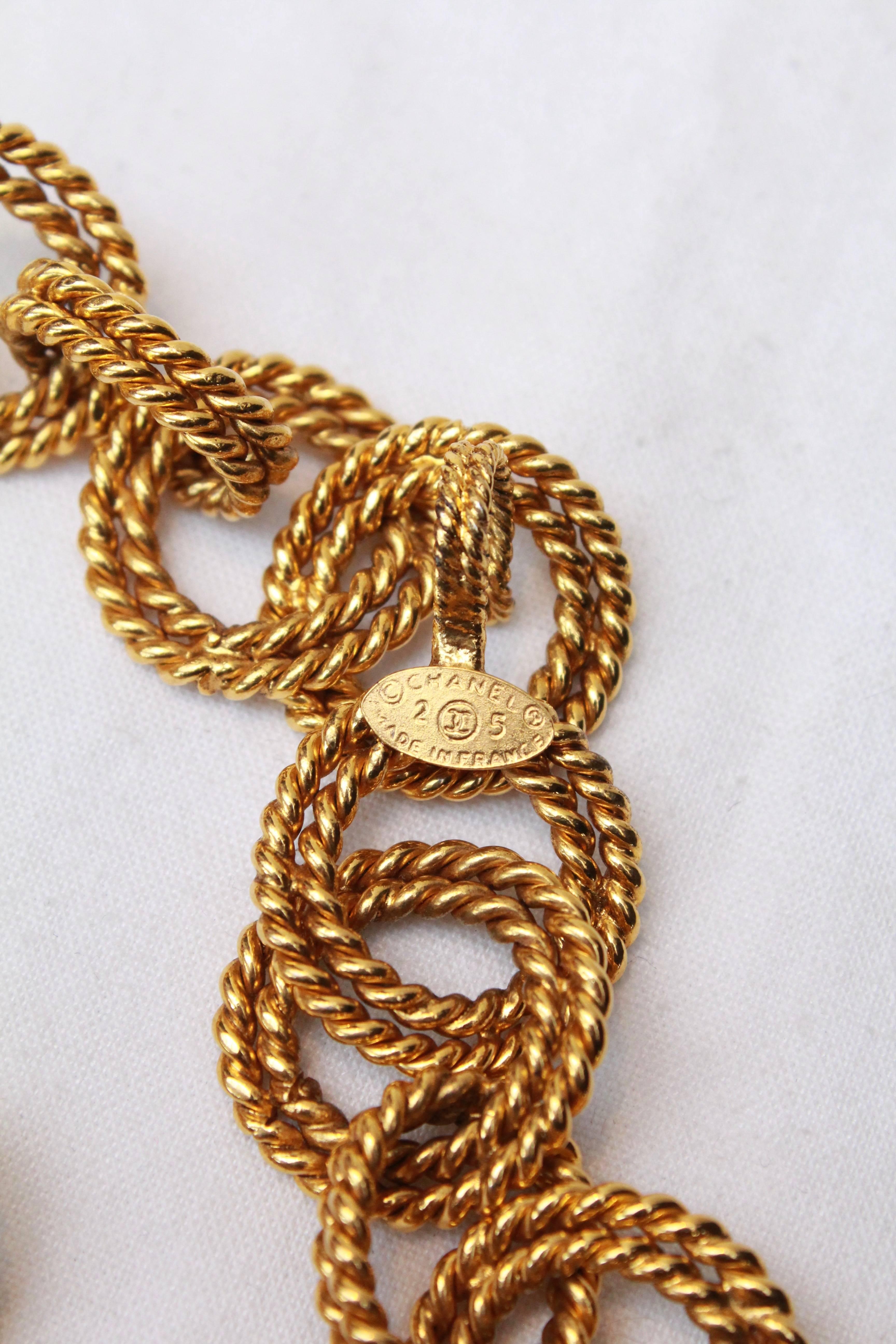 1990s Chanel gilded metal short necklace composed of large chain and a pendant 2