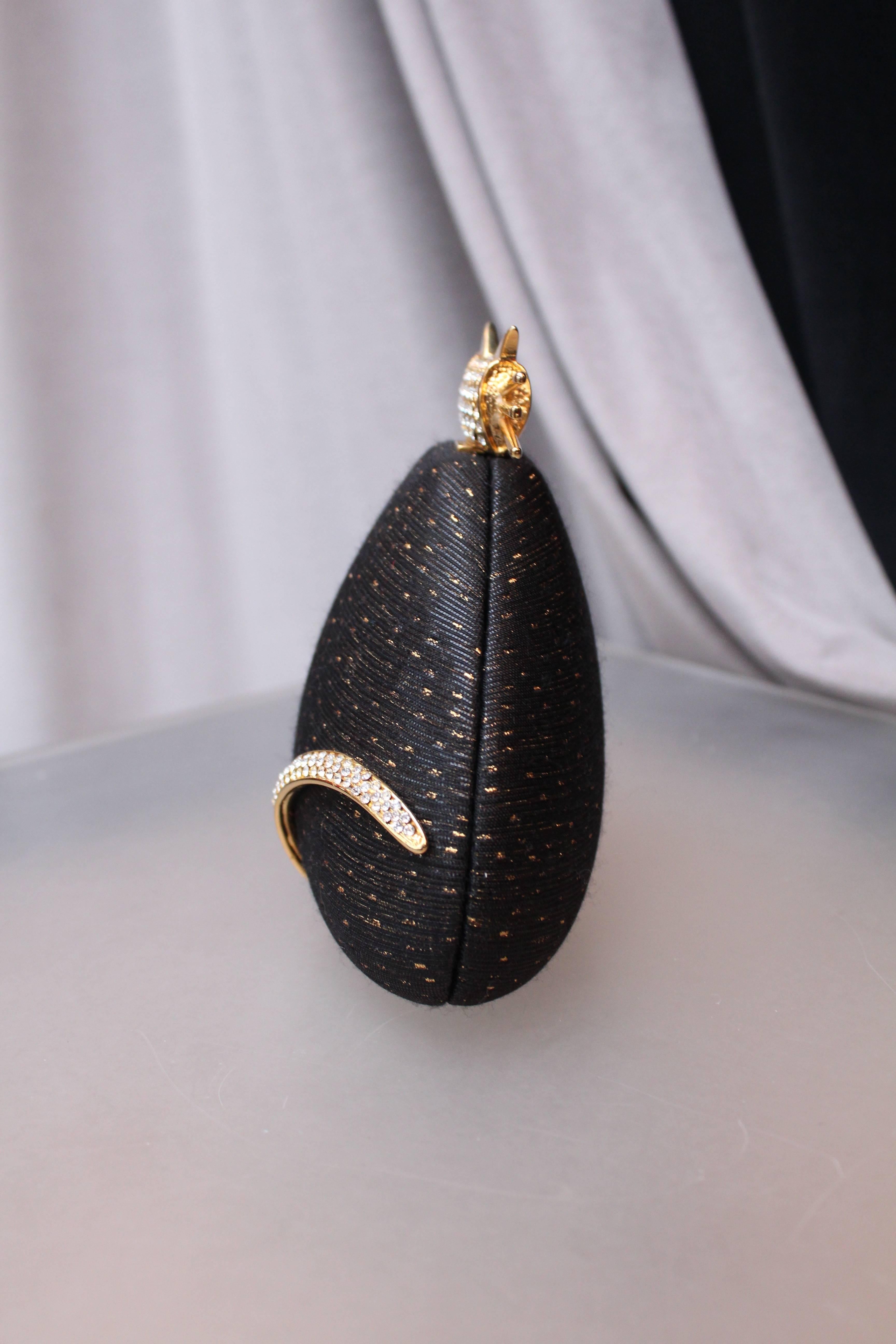 Black Rodo black and gold cat-shaped minaudière, 1980s  For Sale