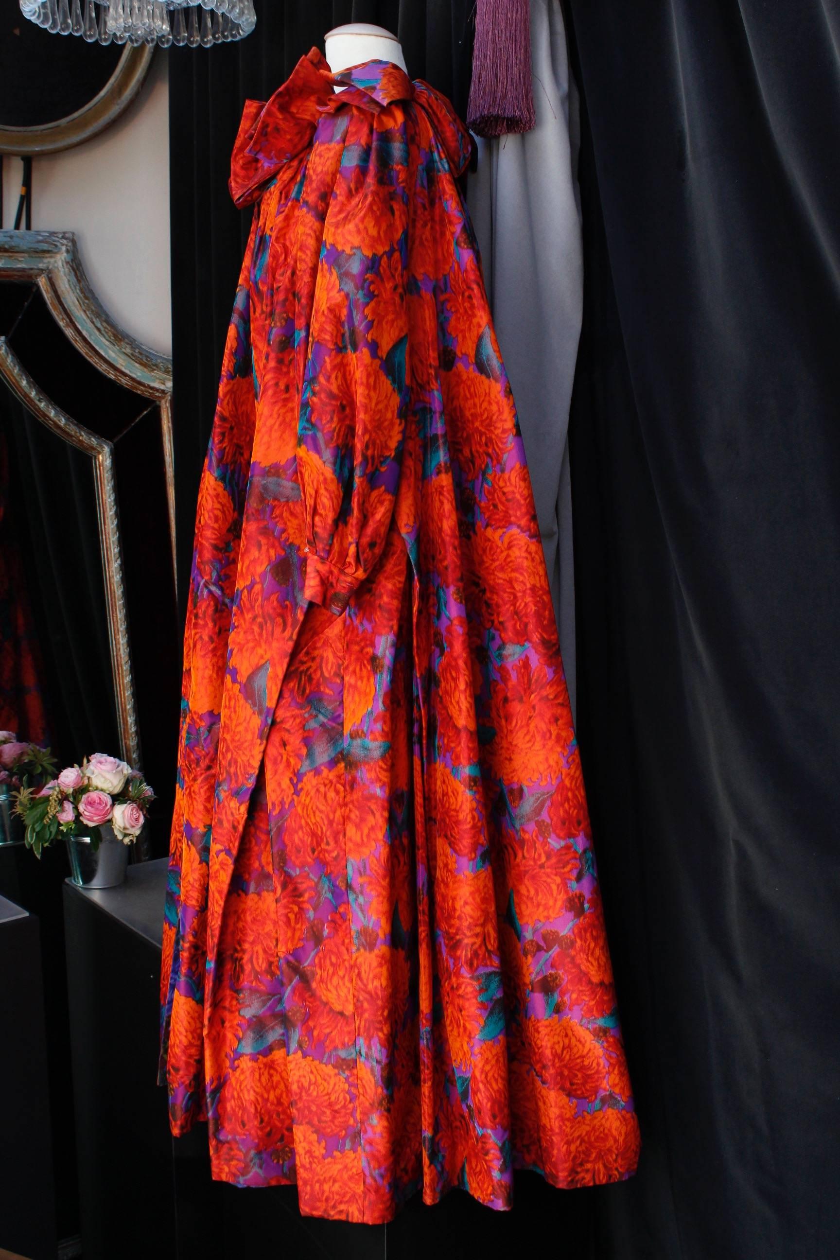 Women's or Men's 1990 Nina Ricci (attributed to) Beautiful opera coat made of orange silk taffeta