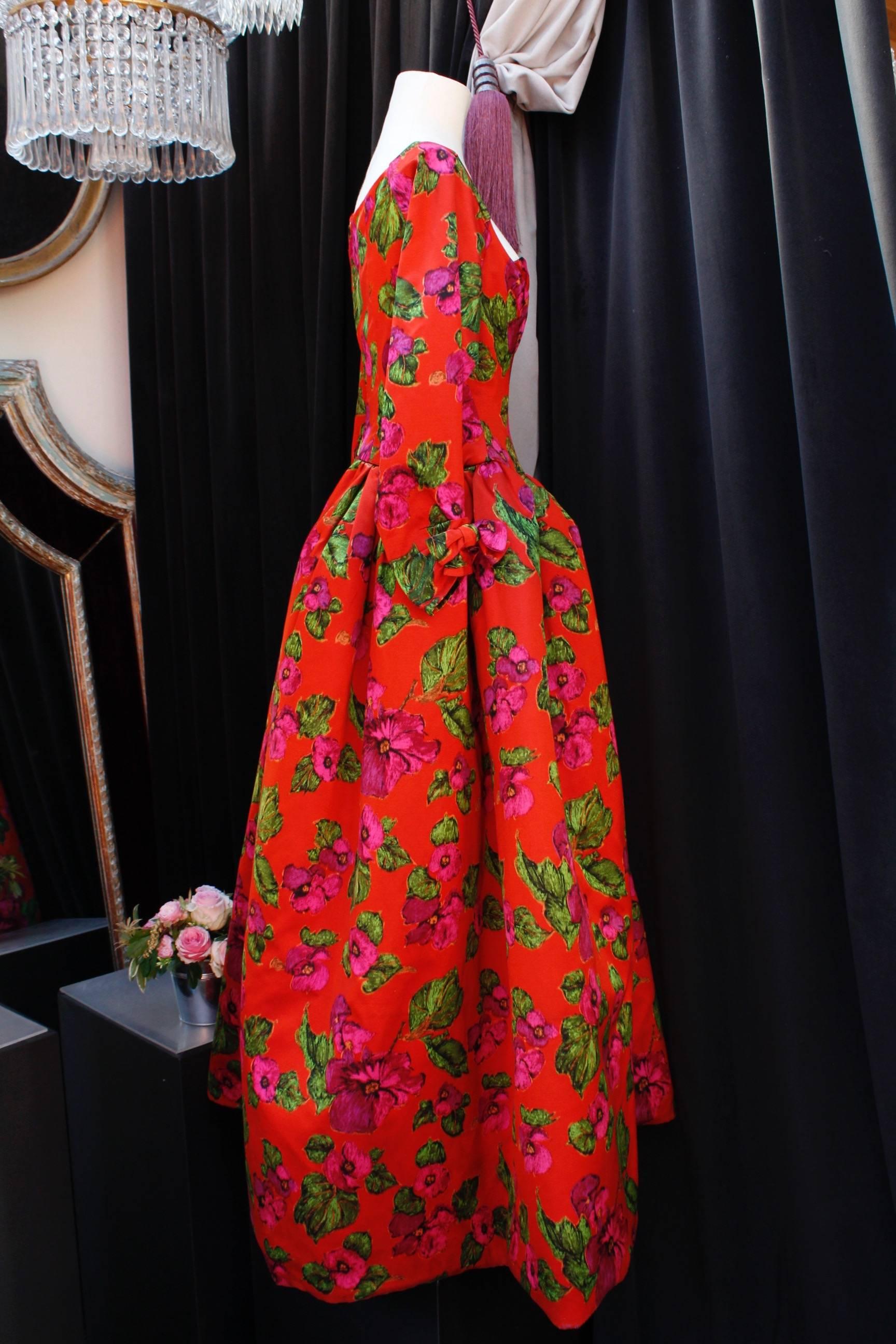 Nina Ricci red opera dress with pink and green floral print, 1990s  In Good Condition In Paris, FR
