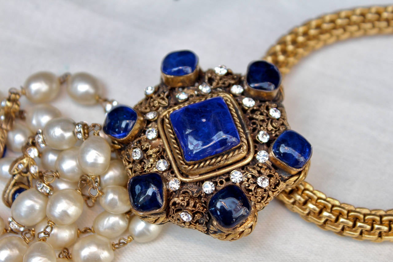 Chanel Chain and Blue Gripoix Medaillion with Dripping Pearls Necklace, 1970s In Excellent Condition For Sale In Paris, FR