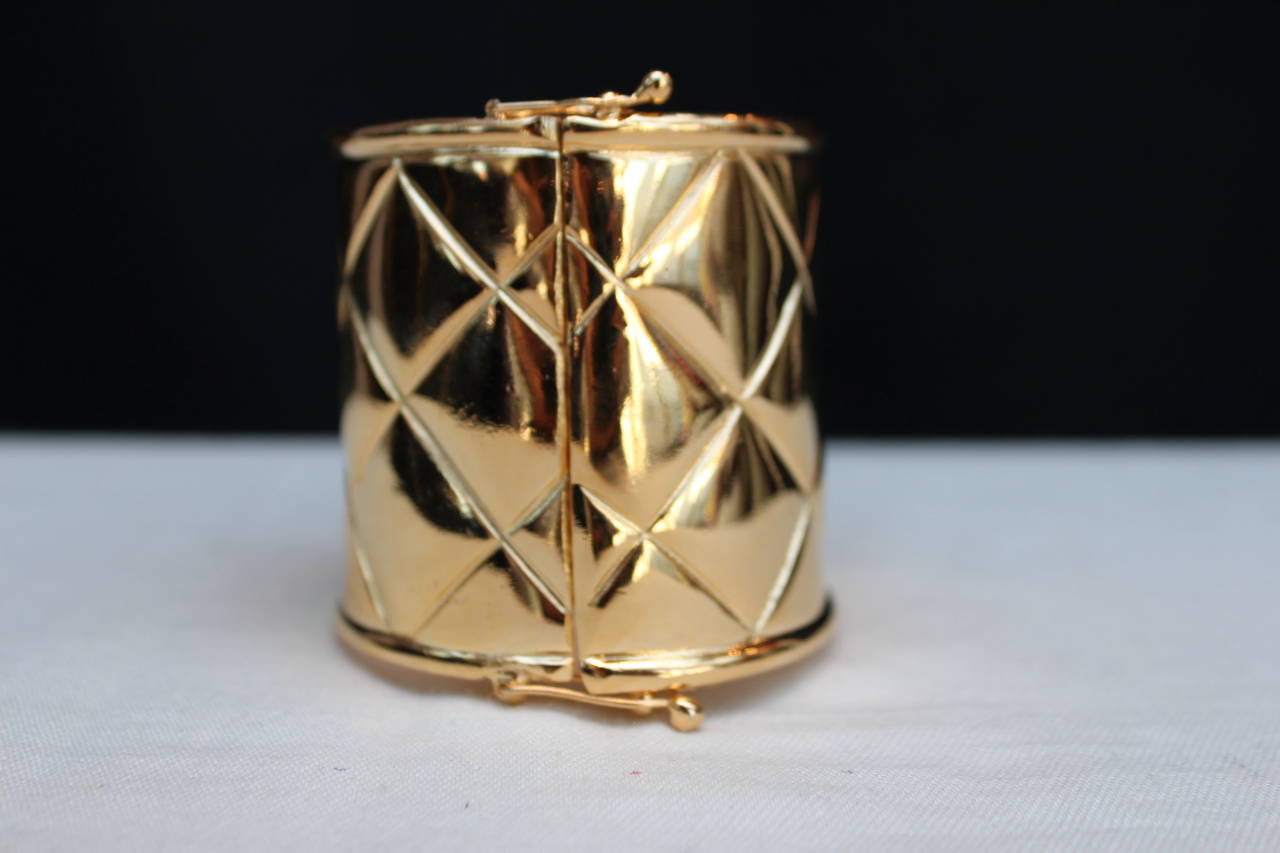 Pair of Quilted Gold Metal Cuff by Chanel, 1990s In Good Condition In Paris, FR