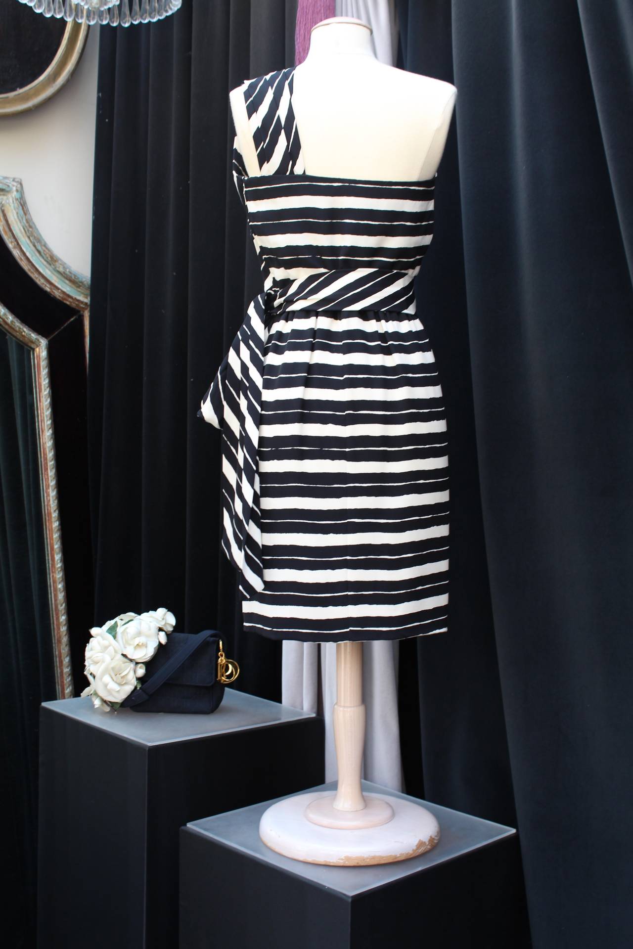 1980s Christian Dior Haute Couture Black and White Asymetrical Dress In Good Condition In Paris, FR