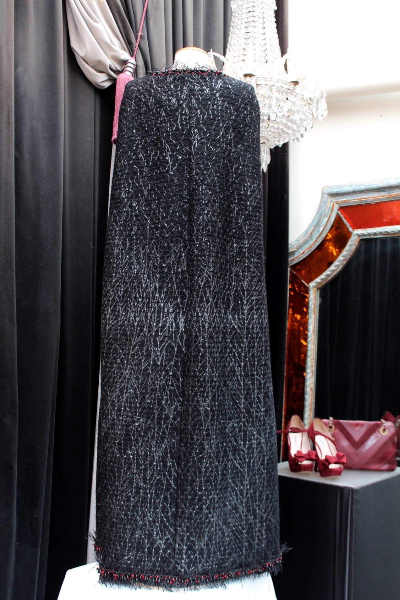 2011 Chanel Black Tweed and Black and Red Beads Long Cape In Excellent Condition In Paris, FR