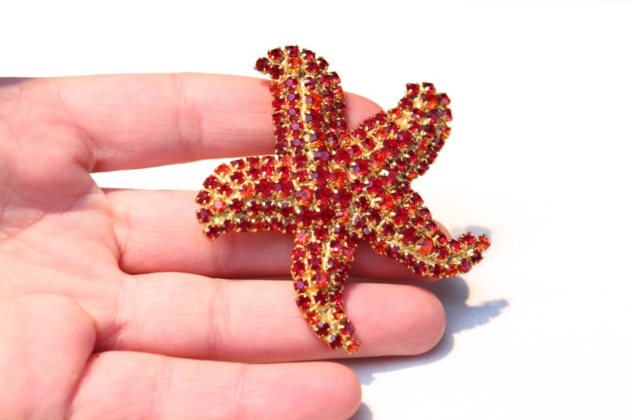 1980s Yves Saint Laurent Gold Metal and Red Crystals Starfish Earrings In Excellent Condition In Paris, FR