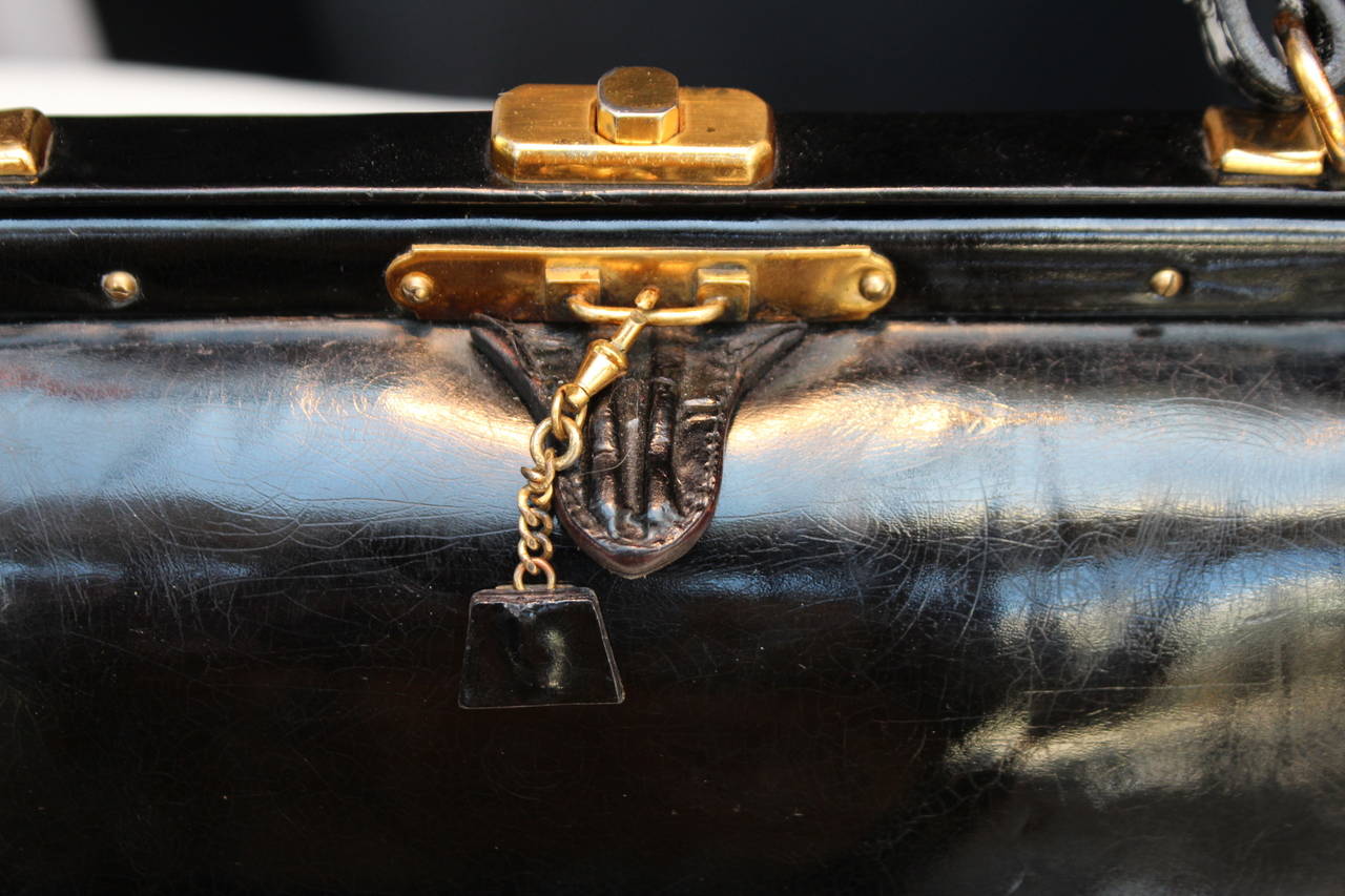Fernande Desgranges - Sac à main en cuir noir et métal doré des années 1950 Excellent état à Paris, FR