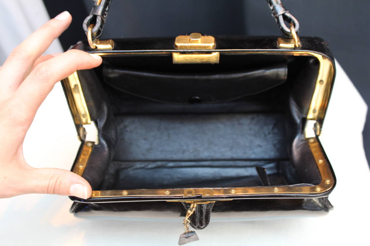 Fernande Desgranges - Sac à main en cuir noir et métal doré des années 1950 3