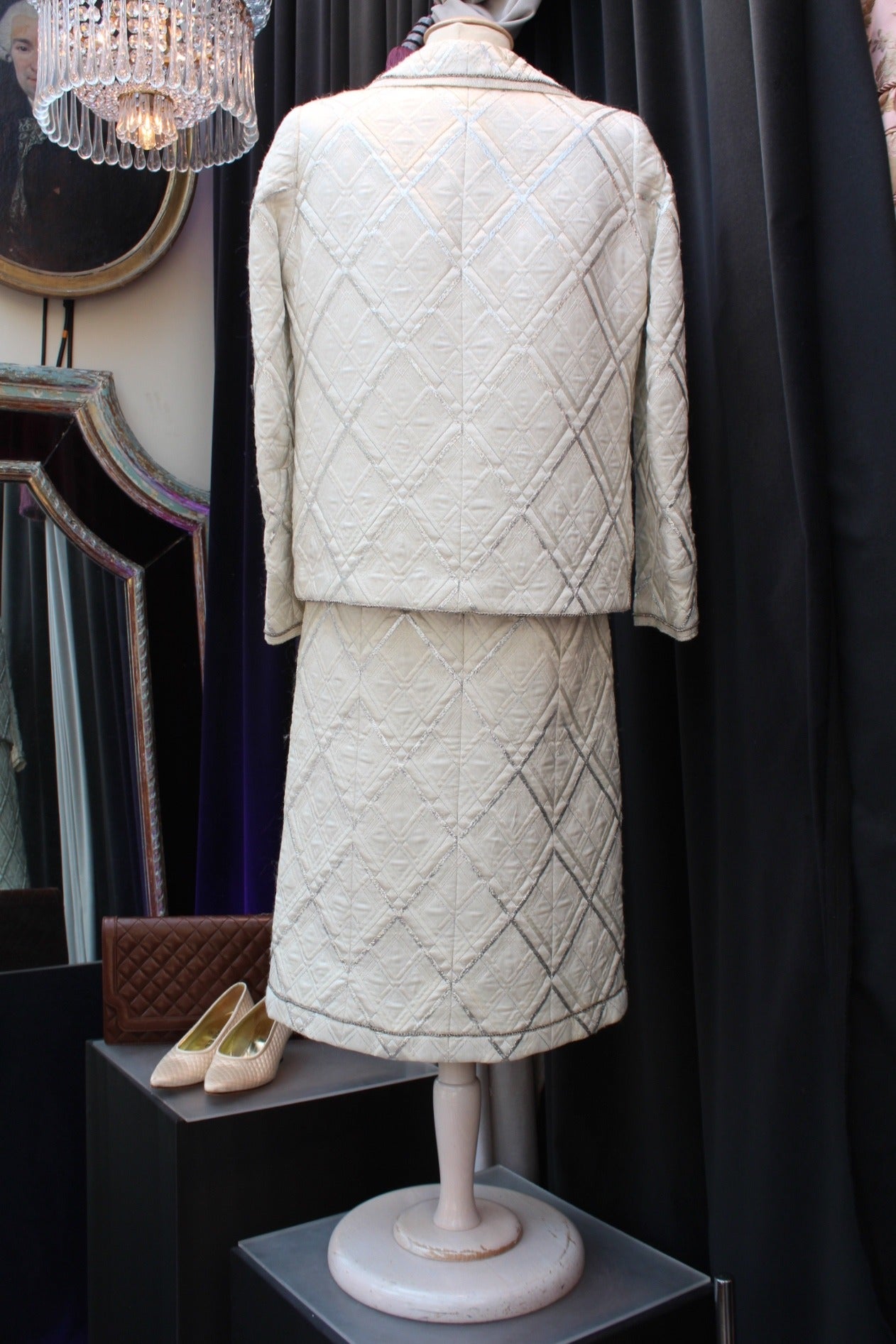1960s Chanel Haute Couture White and Silver Brocade Ensemble In Good Condition In Paris, FR