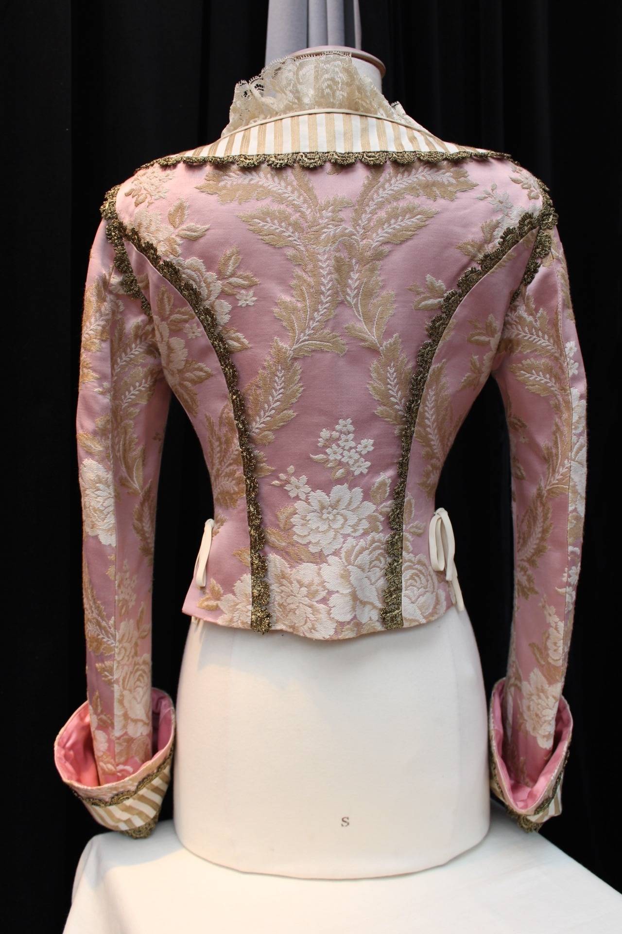 Pink Brocarde and White Lace Jacket Moschino Couture, early 1990's In Excellent Condition In Paris, FR