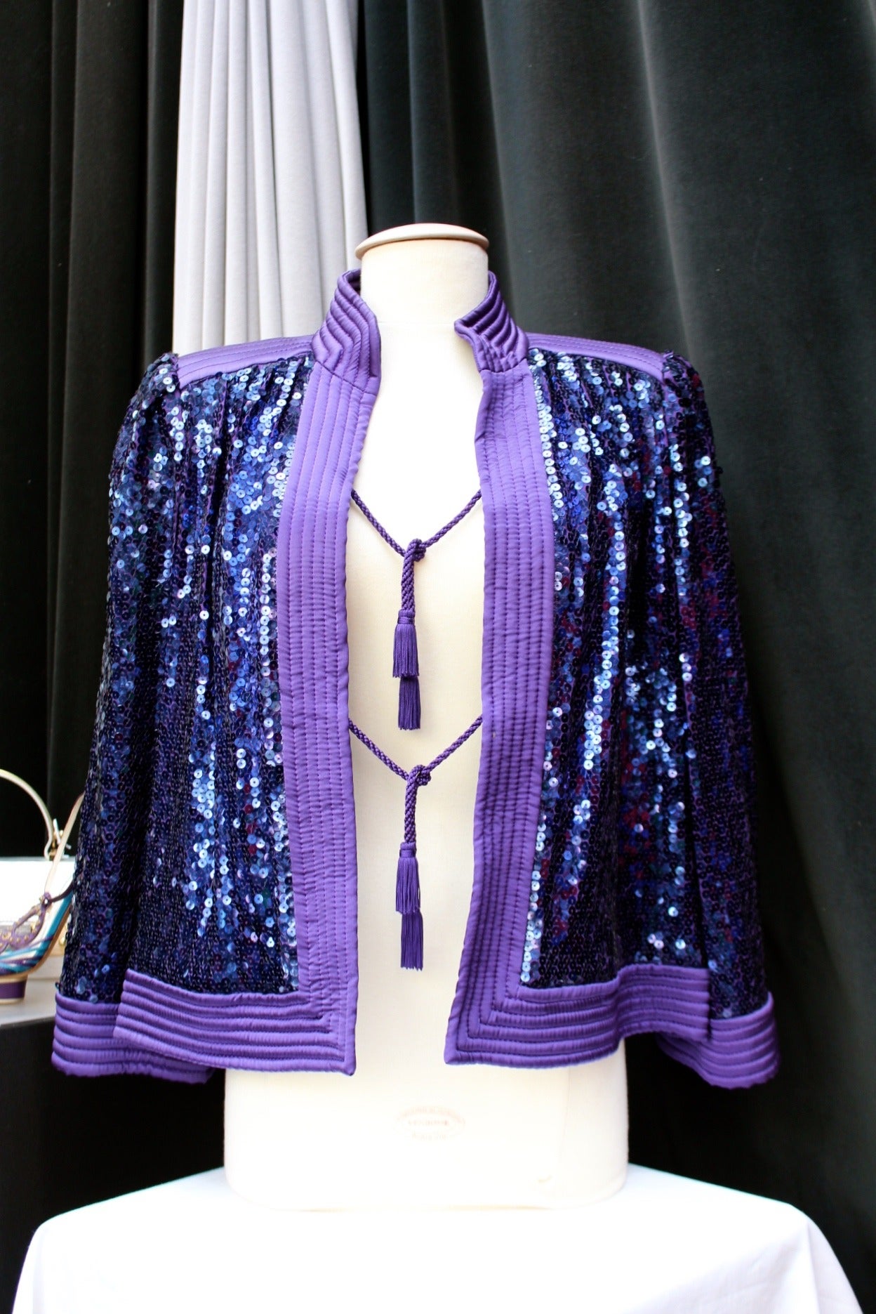 1980s Valentino Purple Quilted Silk and Sequins Evening Vest In Good Condition In Paris, FR