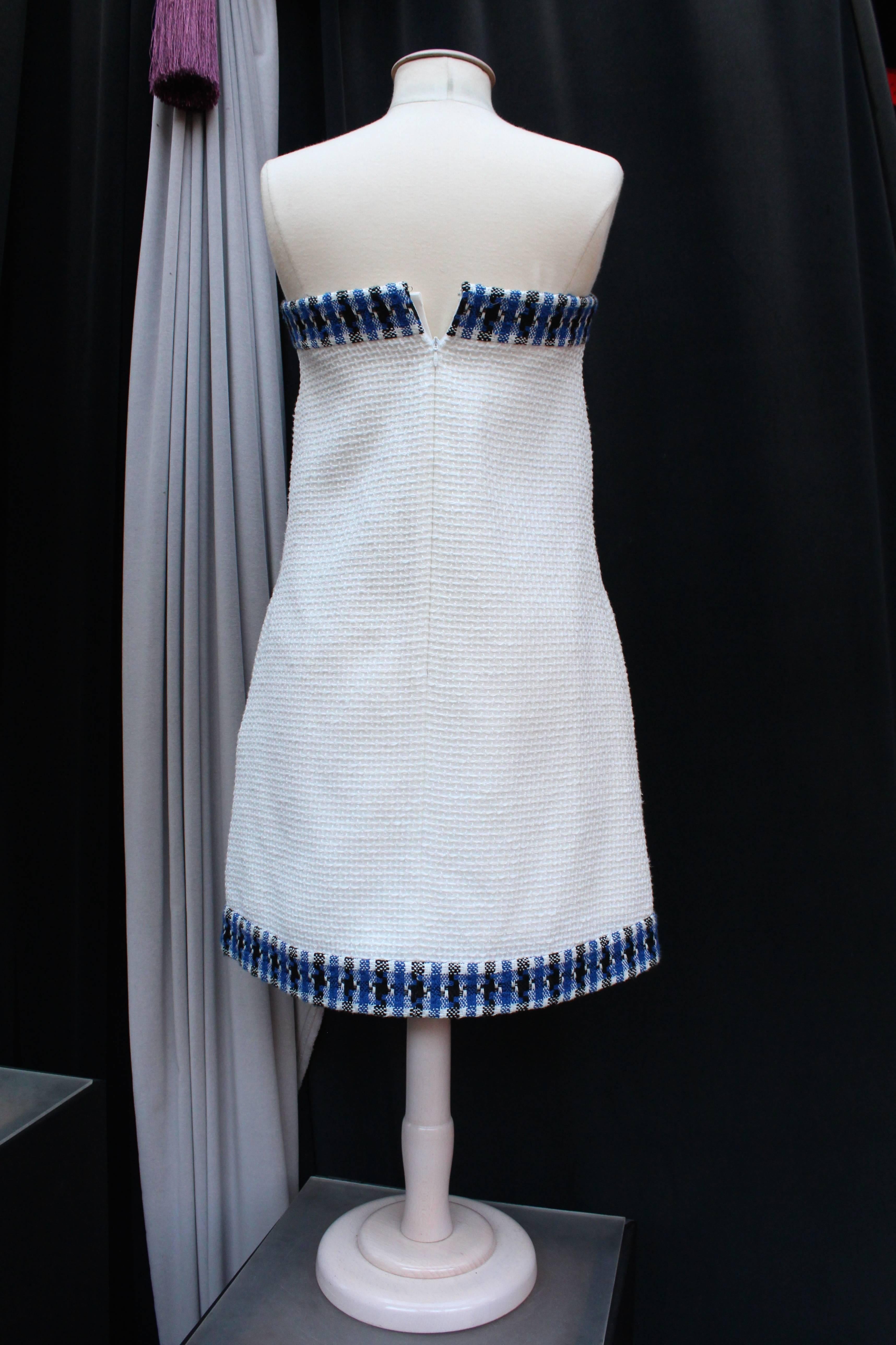 2013 Chanel Strapless Dress in White Blue and Black Cotton In Excellent Condition In Paris, FR