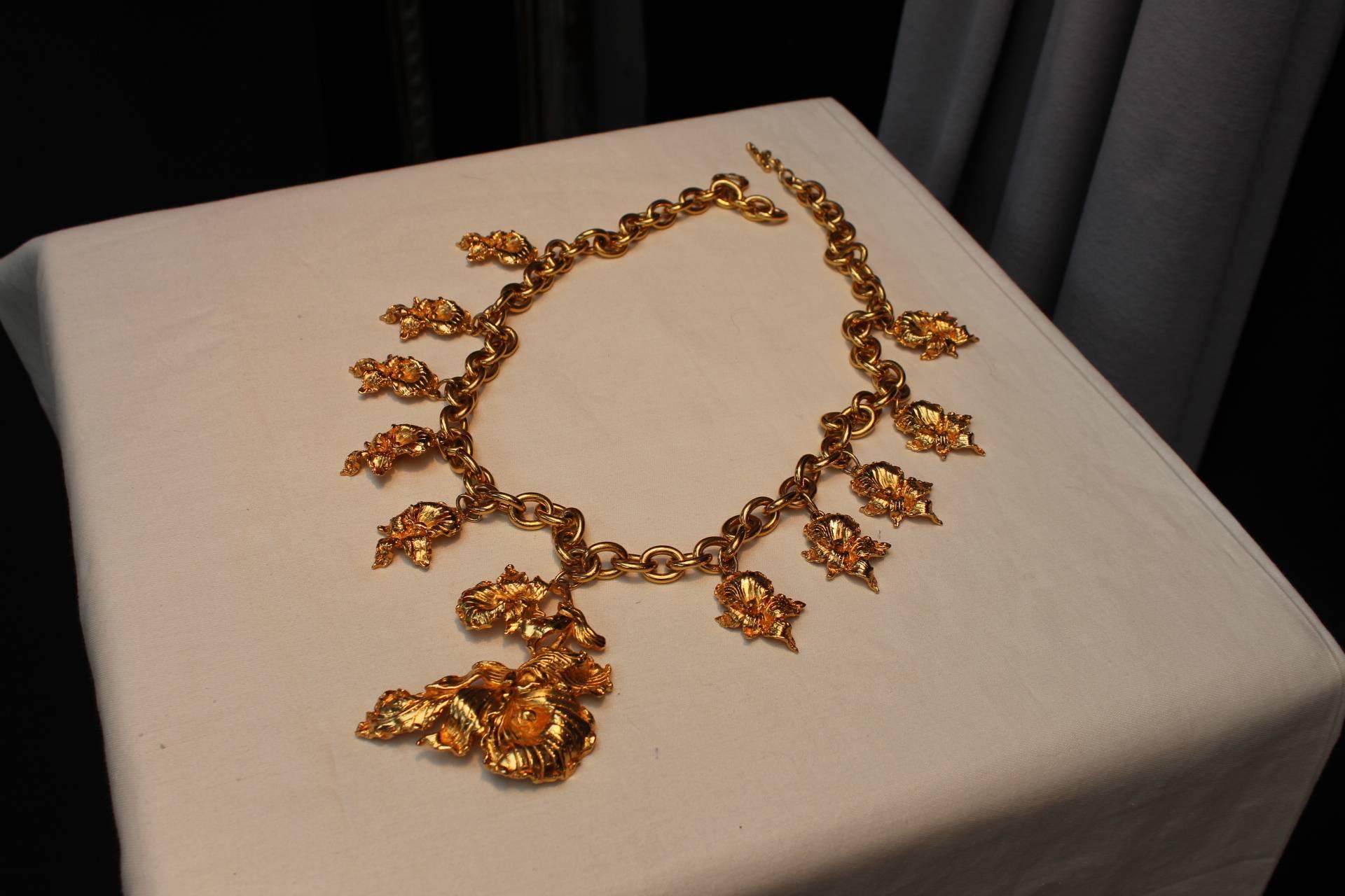 1980s Leonard Gilt Pansy Flowers Long Necklace In Excellent Condition In Paris, FR