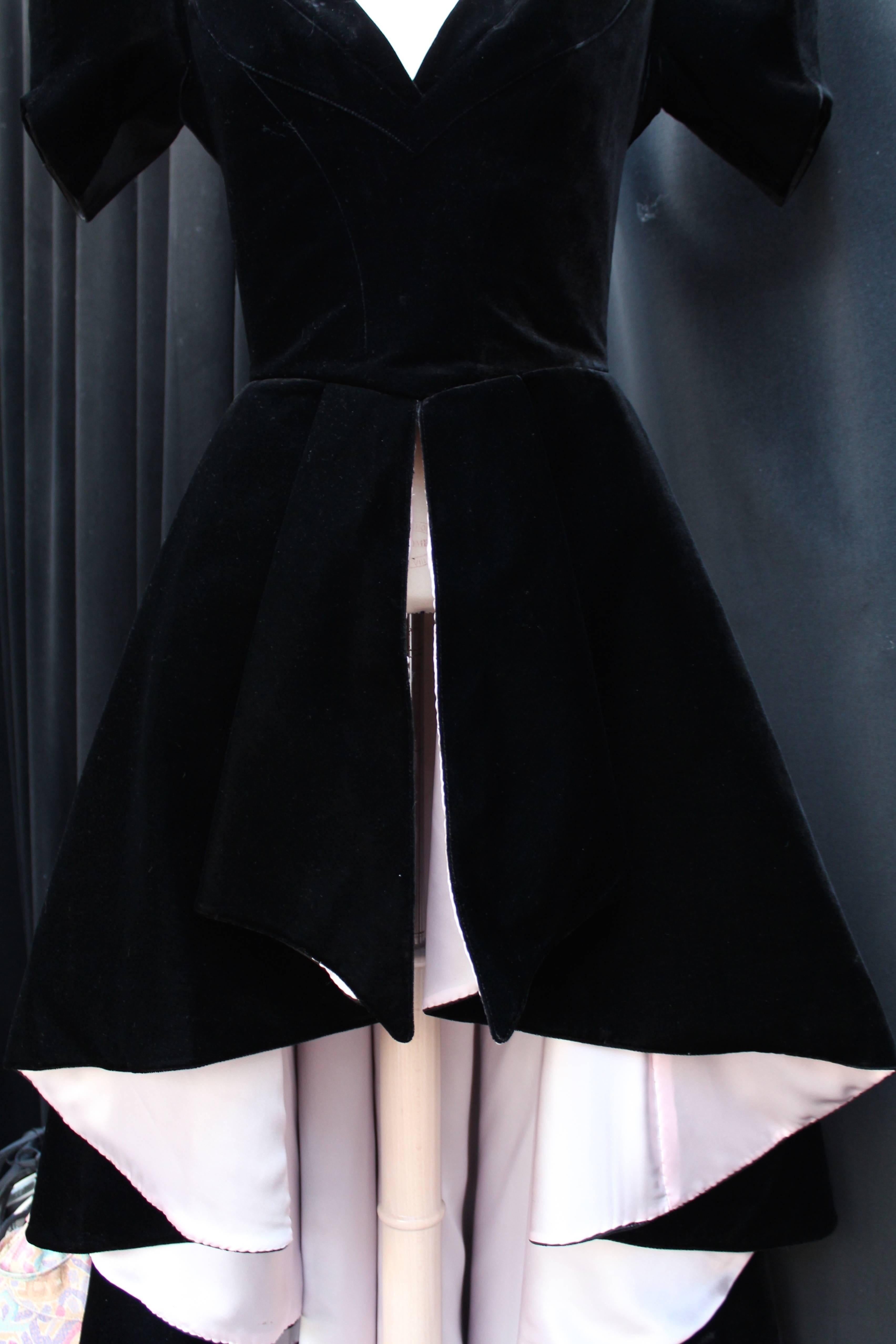 1981 Thierry Mugler Top/Dress in Black Velvet and Pink Silk In Excellent Condition In Paris, FR