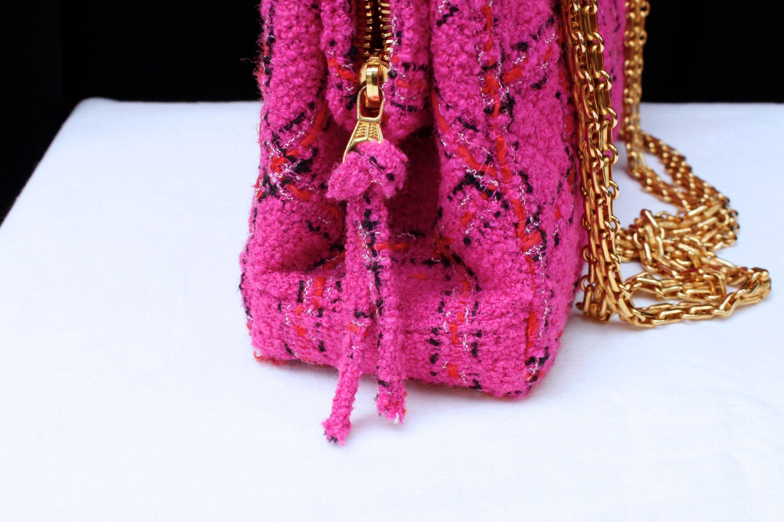 Chanel Pink Tweed Bag and Matching Scarf, 1990s  In Excellent Condition In Paris, FR
