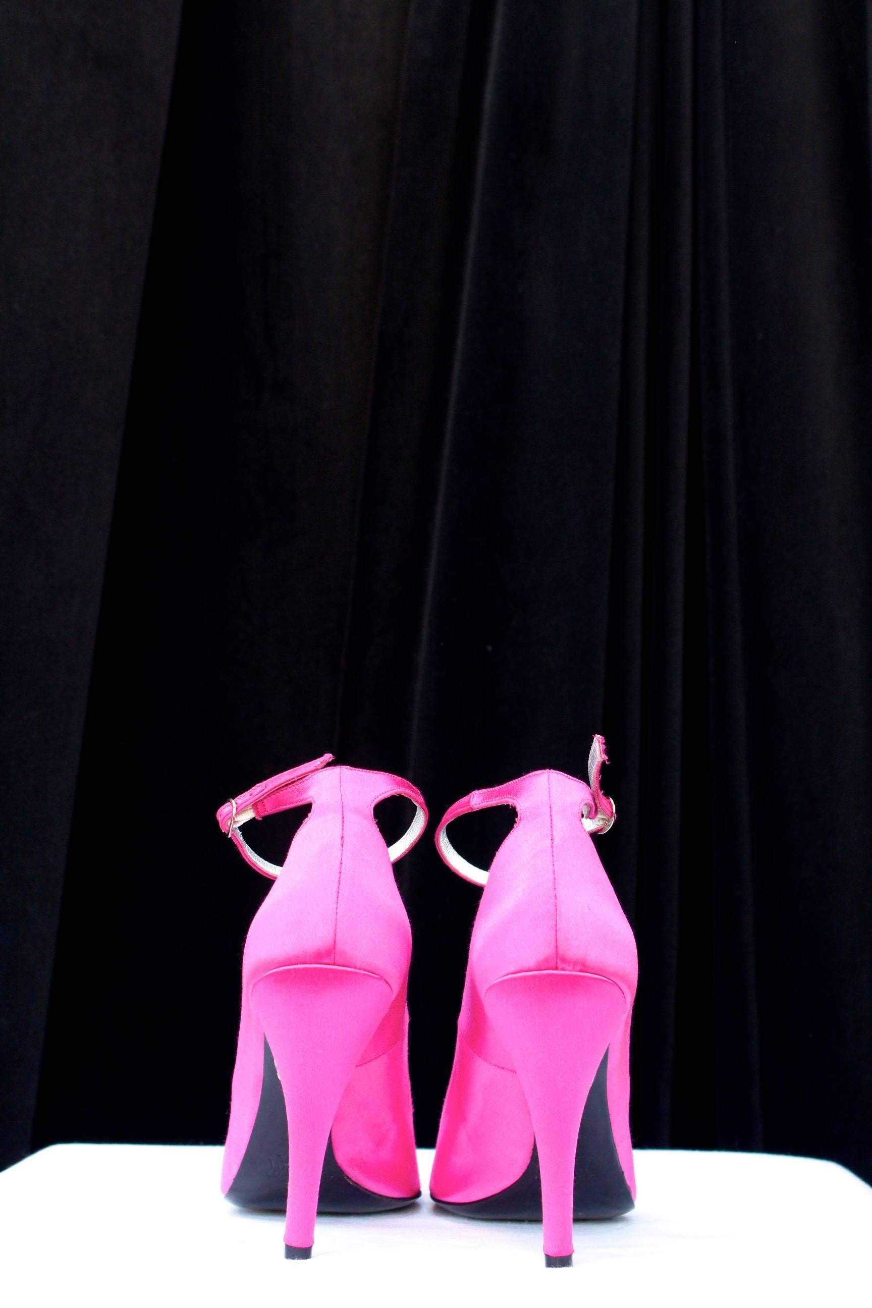 Charles Jourdan fuchsia satin pumps decorated with a transparent sphere. In New Condition In Paris, FR