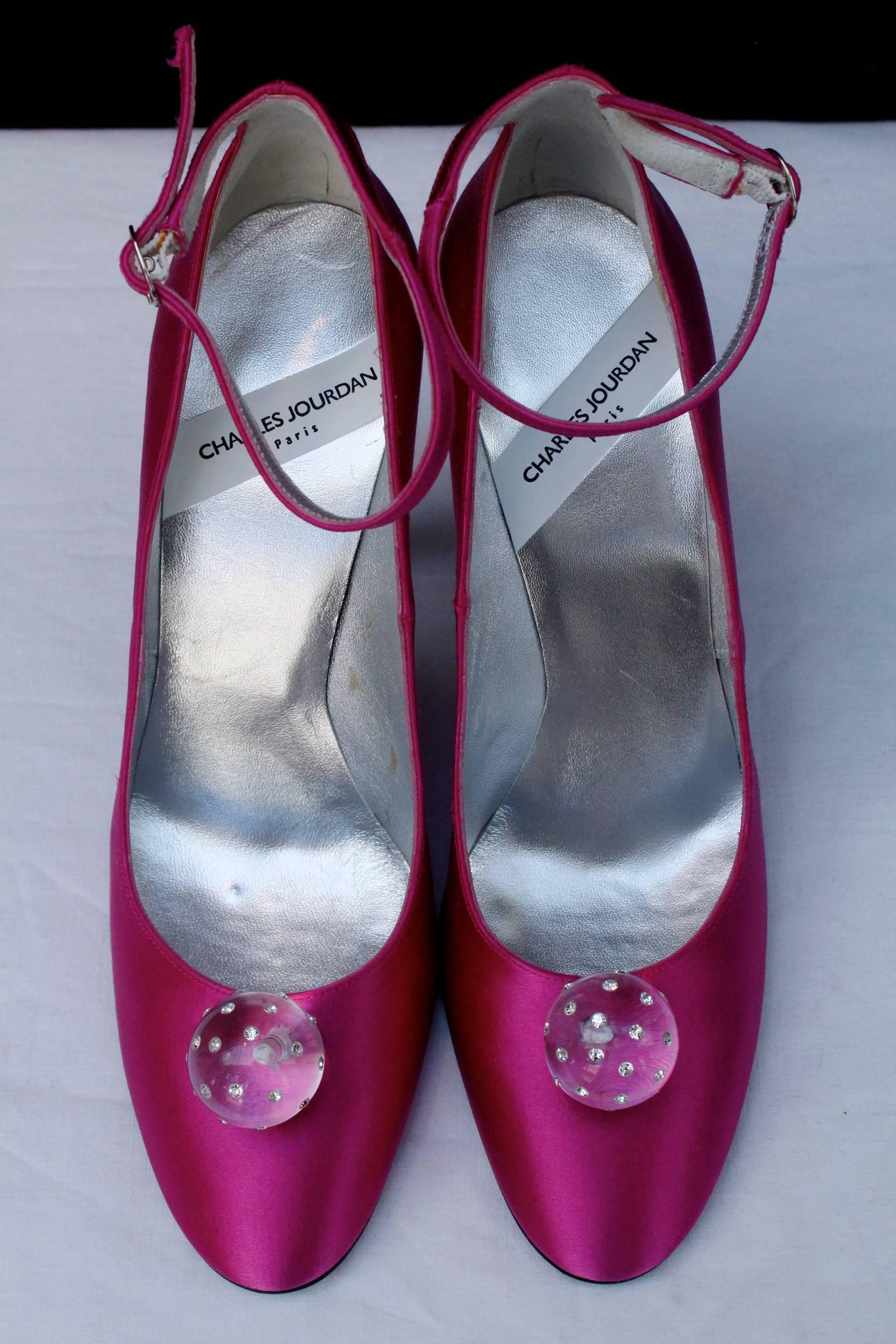 Women's Charles Jourdan fuchsia satin pumps decorated with a transparent sphere.