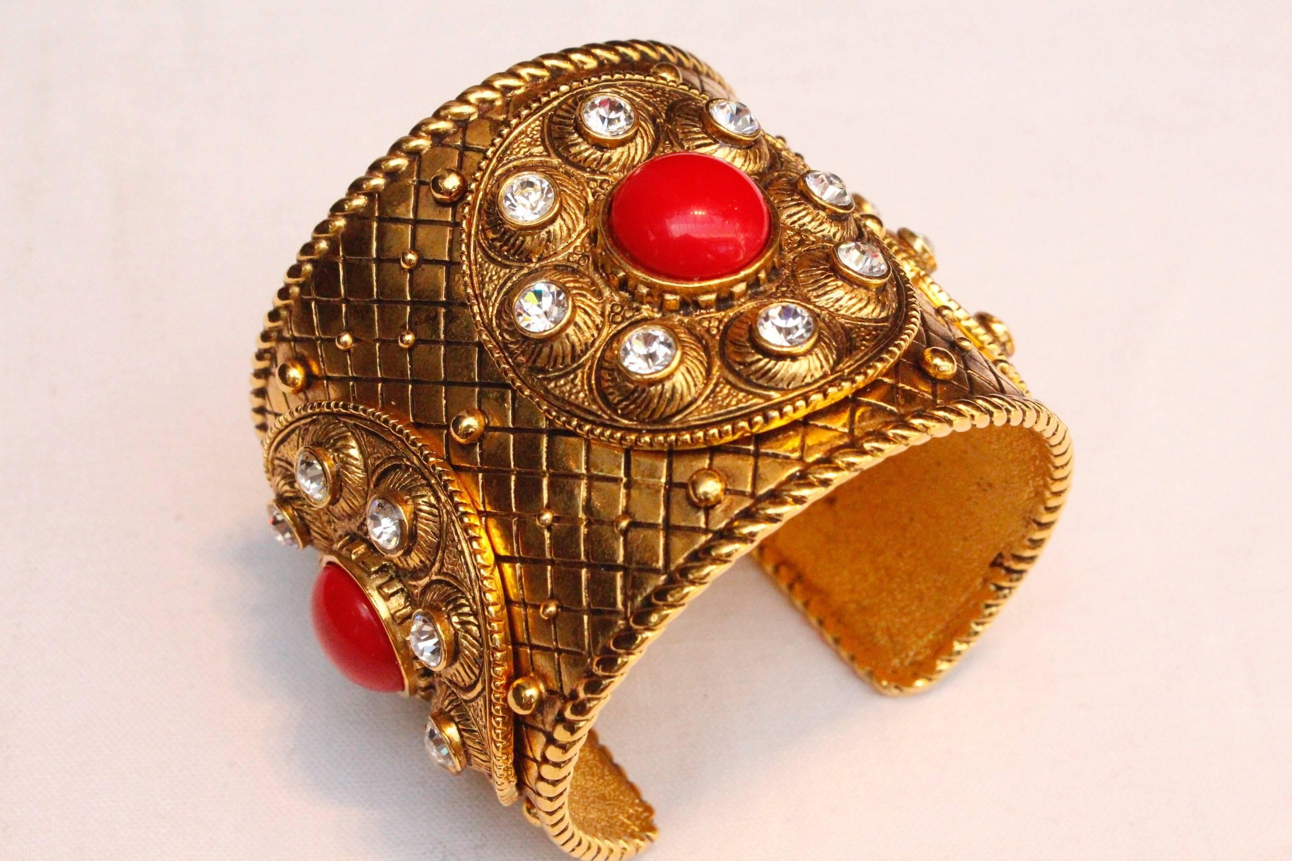 1990s Christian Dior gilded metal cuff with rhinestones and red cabochons For Sale 1