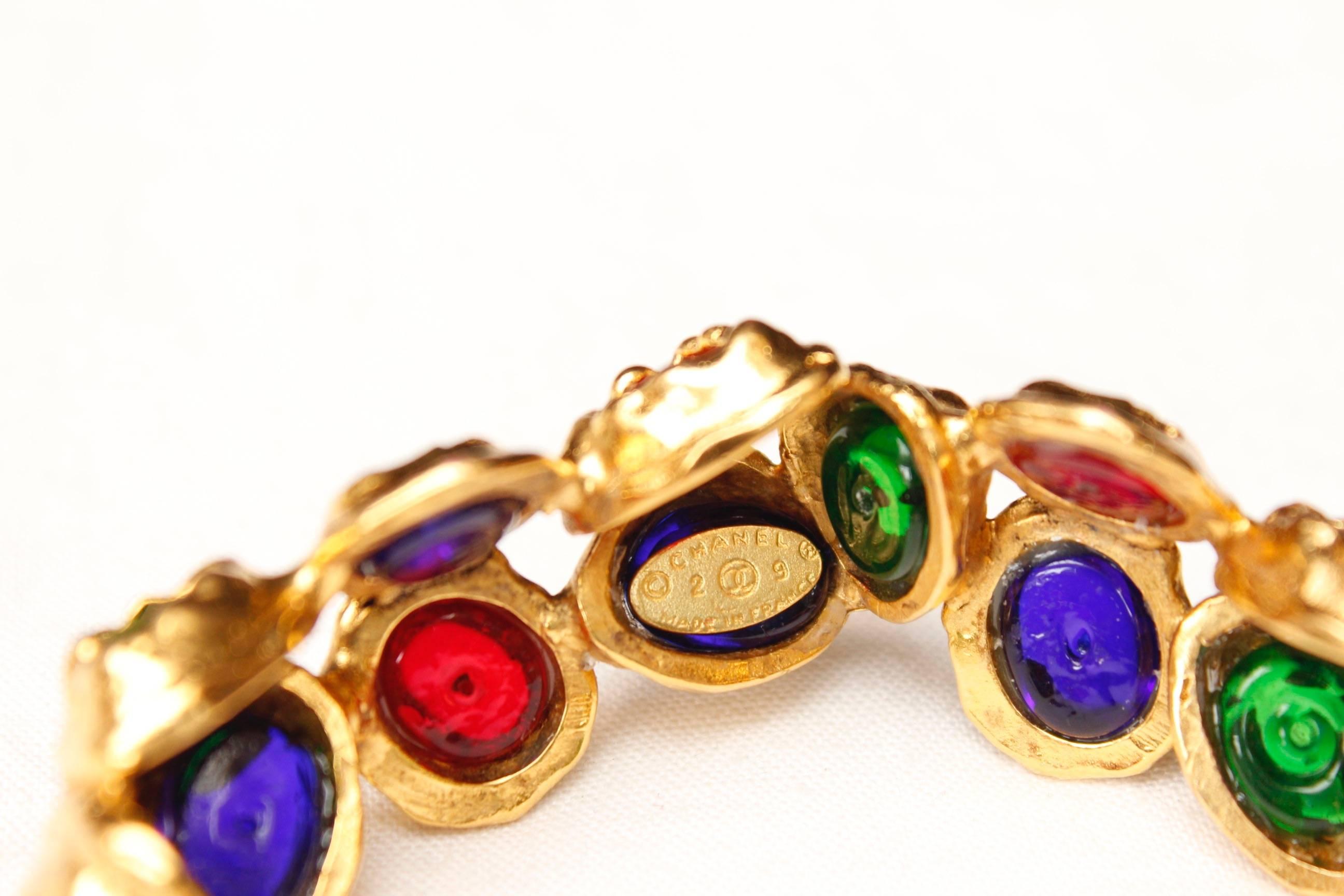 1990s, Chanel gilded metal bangle with glass paste cabochons For Sale 4